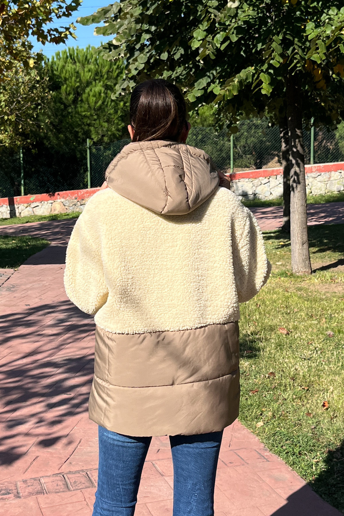 Love The Wind  Kapüşonlu Kapitone Garnili Uzun Peluşlu Mont - Görsel 3