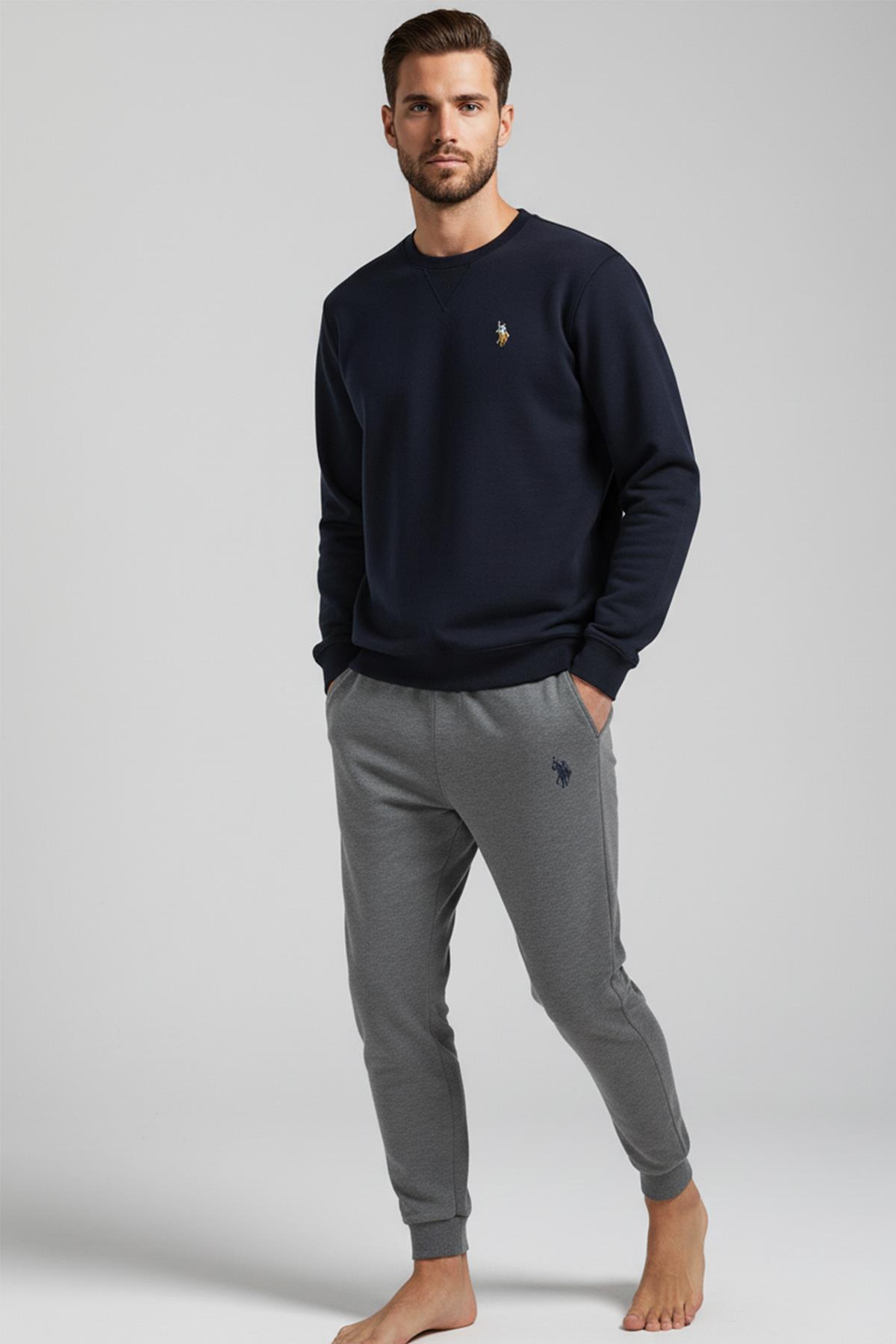 یو اس پولو ست لباس خواب مردانه آستین بلند یقه گرد کشباف سرمه‌ای C5T9N981