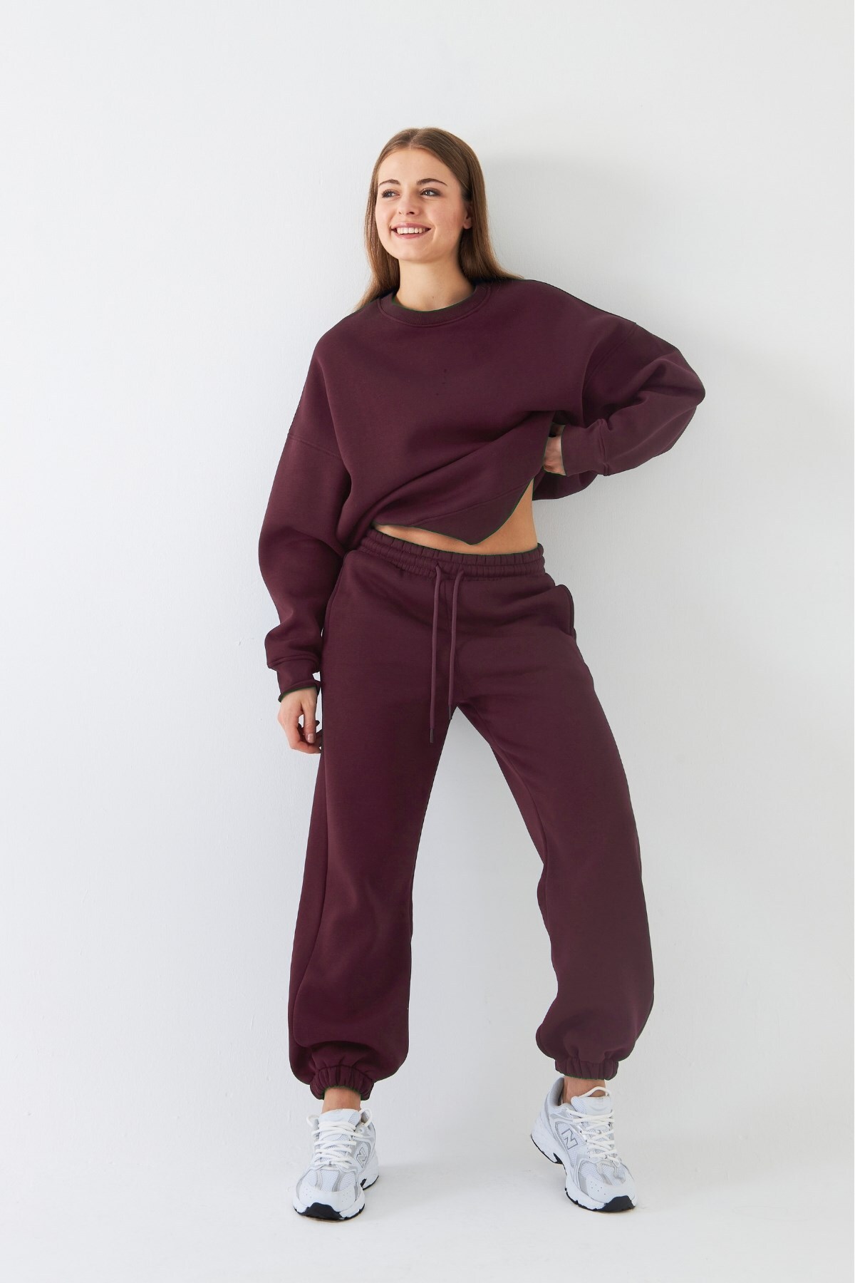 Unisex Oversize Eşofman Takımı Basic Bordo – Bisiklet Yaka, Lastikli Paça, 3 İplik Şardonlu Polar — زرشکی PRA-13127319-730712 — تصویر 5 از 8