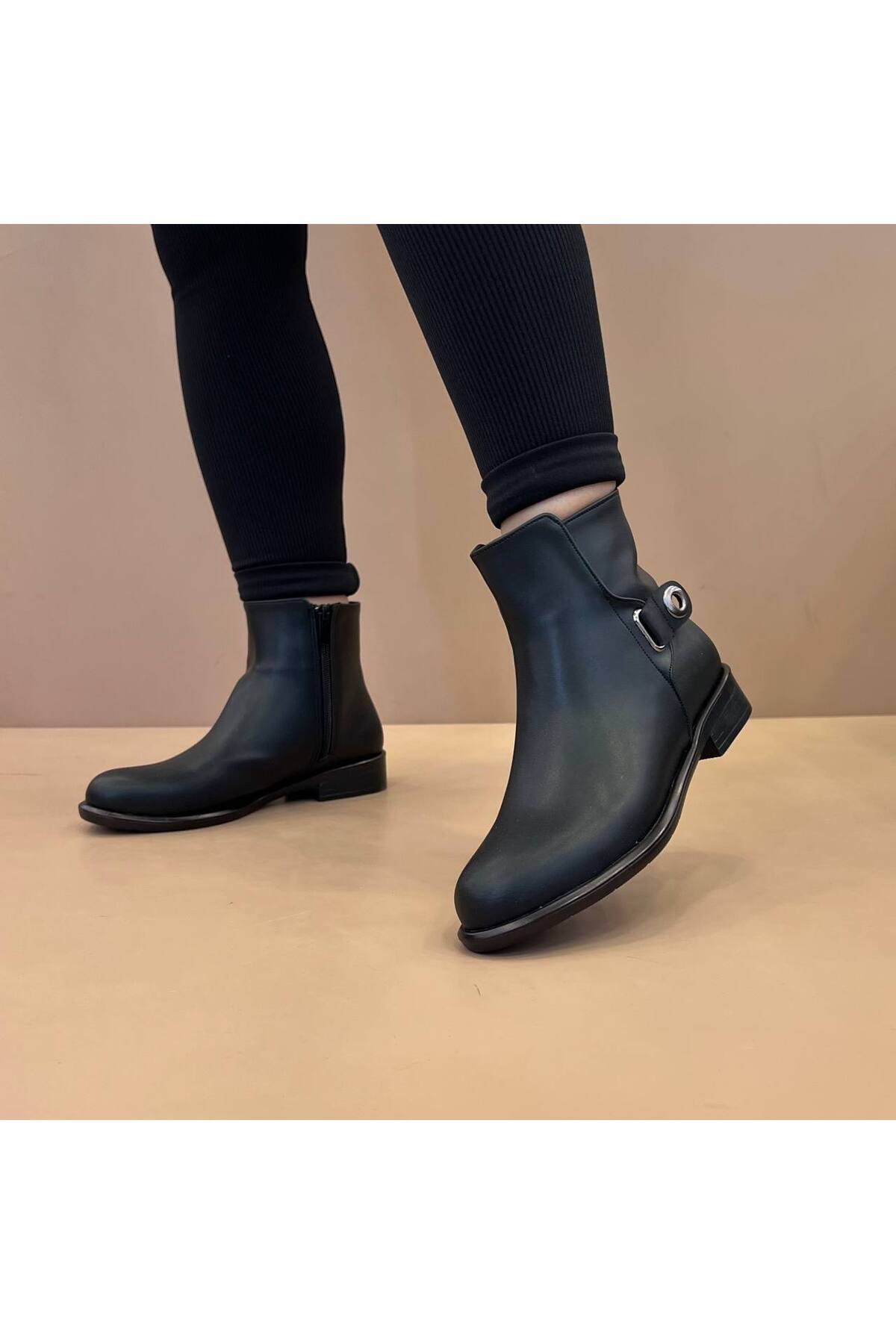 Kadın Düşük Topuklu Metal Halka Detaylı Konforlu Siyah Bot Günlük Şıklık Modern Trend Tasarım