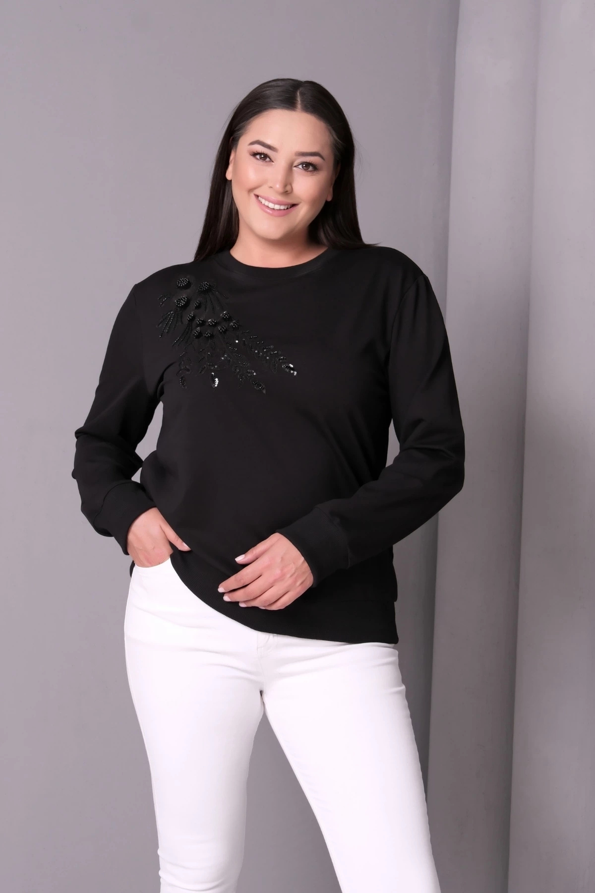 aytemas Önü Pul Nakış Sweatshirt