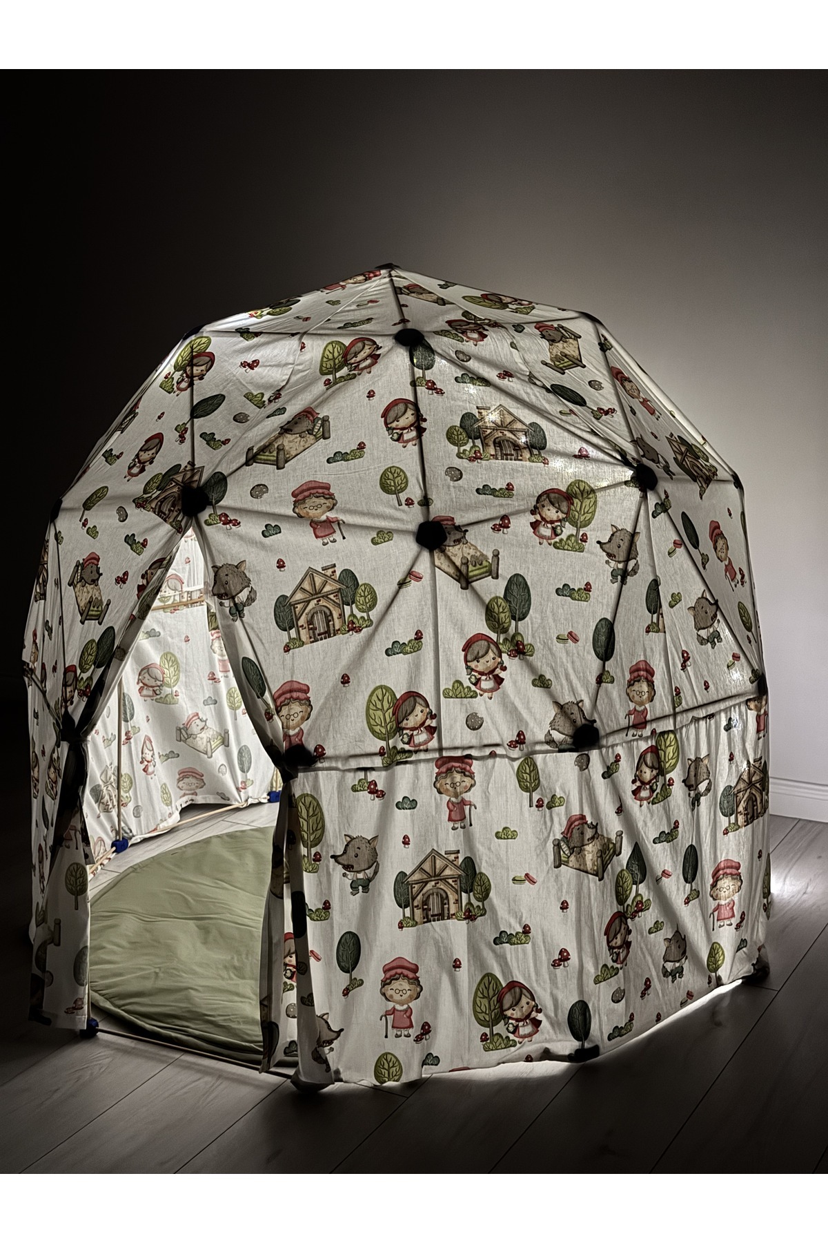 Nomika Design Nomika Montessori Dome Çocuk Oyun Çadırı – 125x135 cm – Kırmızı Başlıklı Kız Desenli Kumaş