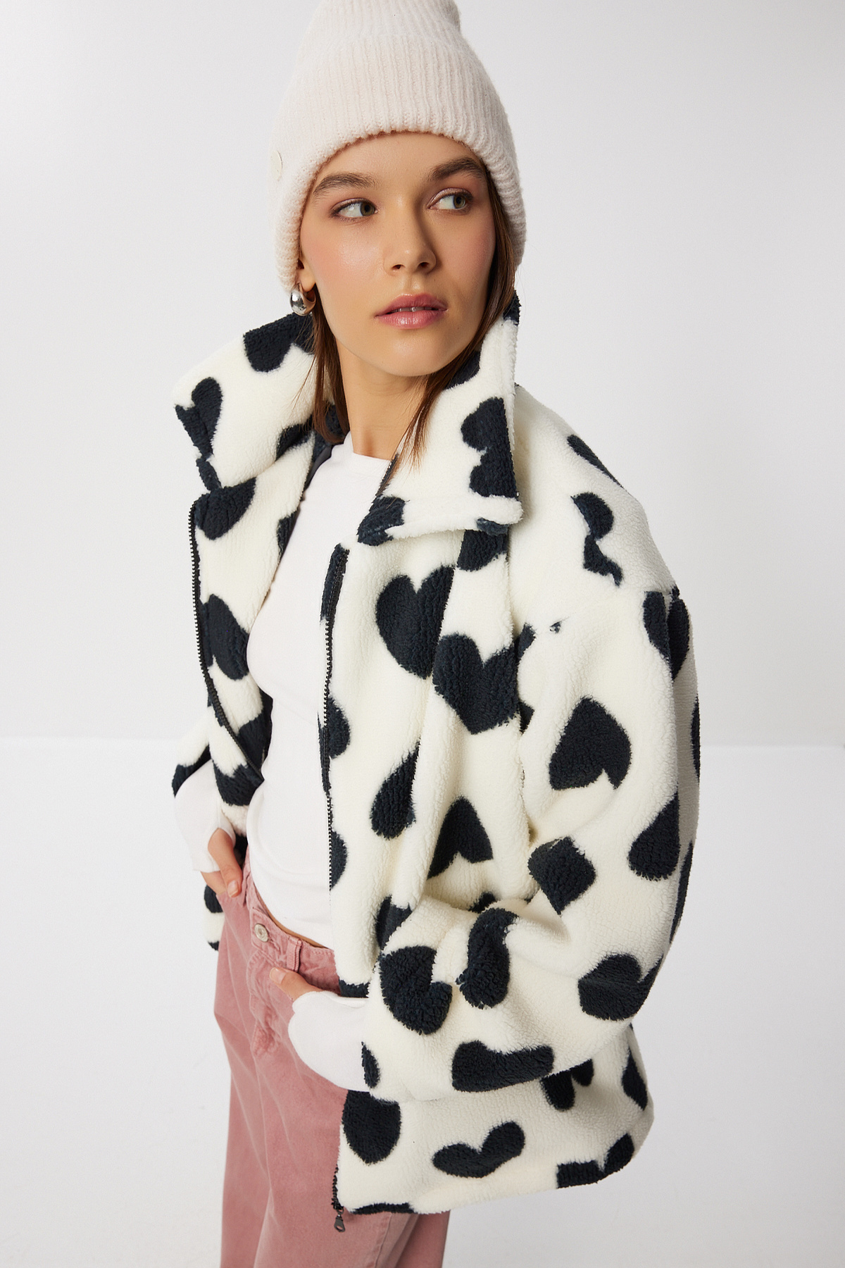 Lovelyİstanbul Polo Yaka Kalpli Peluş Mont LCI0036 KEMİK SİYAH görsel 3