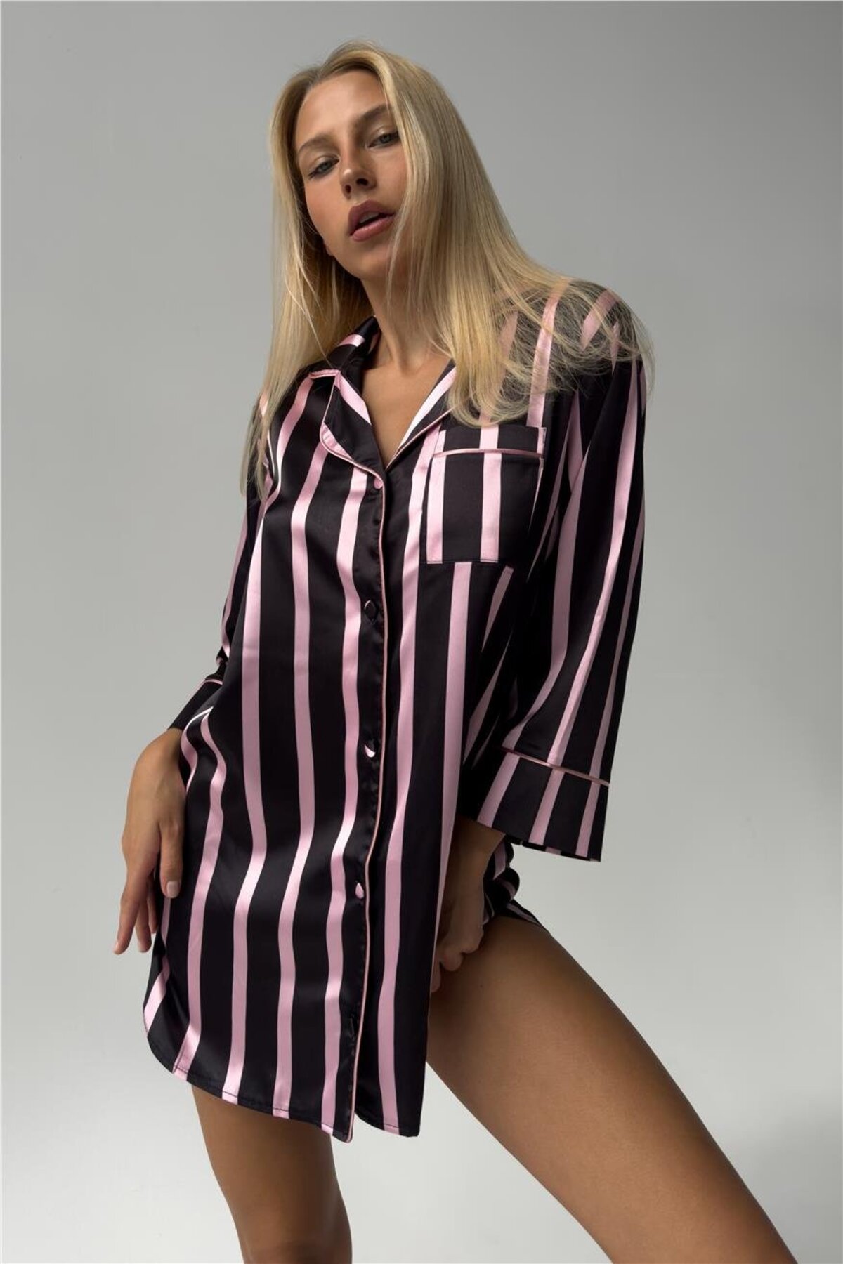 COCCOLARSI Strisce Nere Larghe Saten Uzun Tunik Gecelik