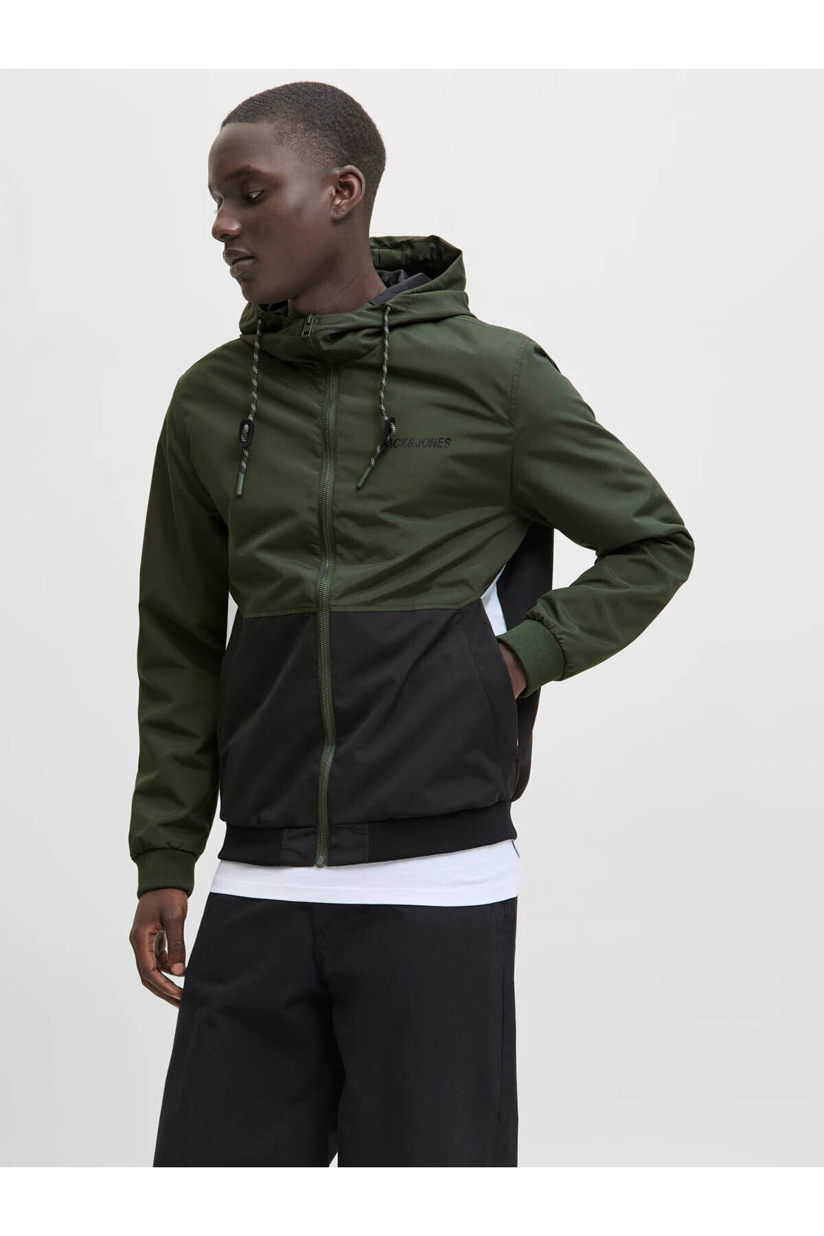 کاپشن مردانه بمبر هوددار Jjerush مشکی-سبز کد ۱۲۲۰۰۲۰۸ جک اند جونز کاپشن Jack & Jones