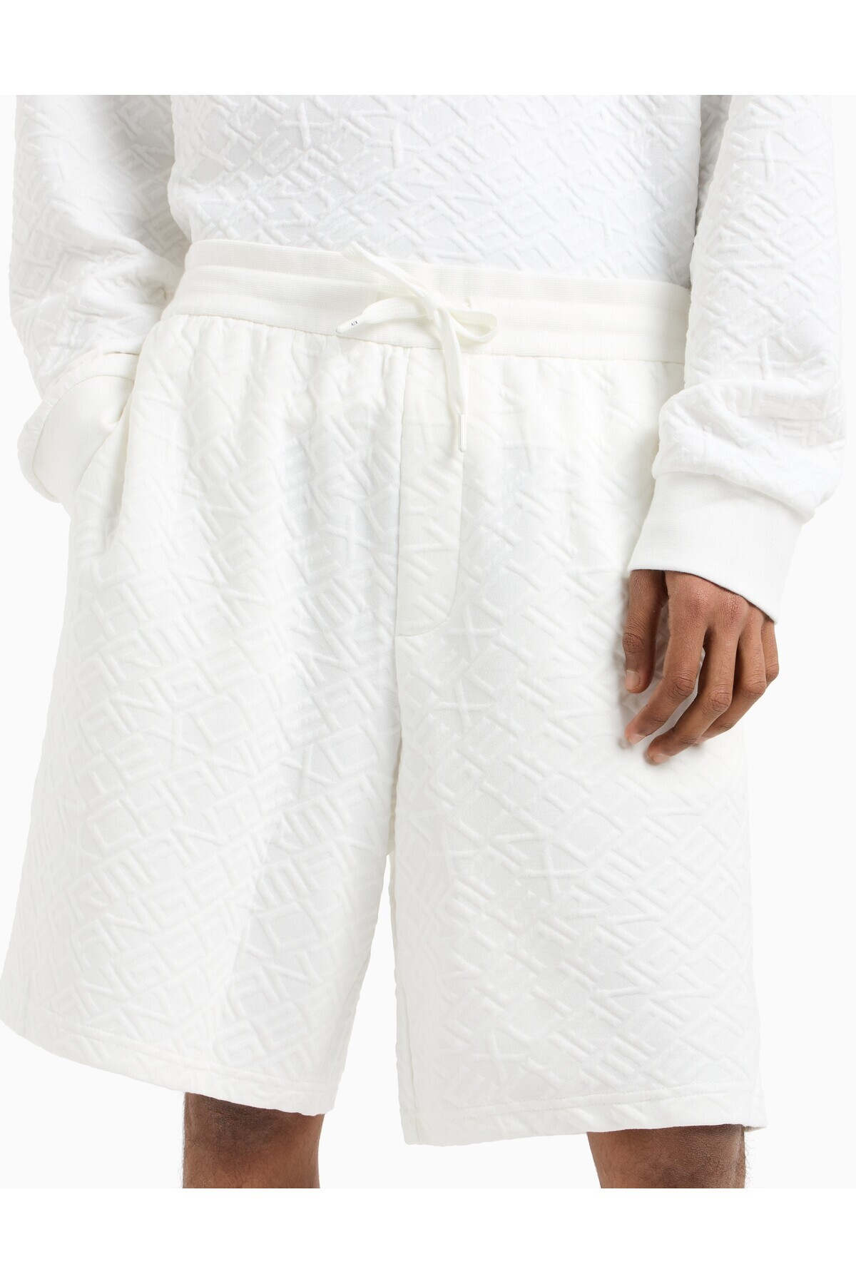 آرمانی اکسچنج شلوارک مردانه ساخته شده از پارچه کشی: ۵۰٪ پلی‌استر، ۴۸٪ ویسکوز، ۲٪ الاستین؛ XM000476AF13037F0015