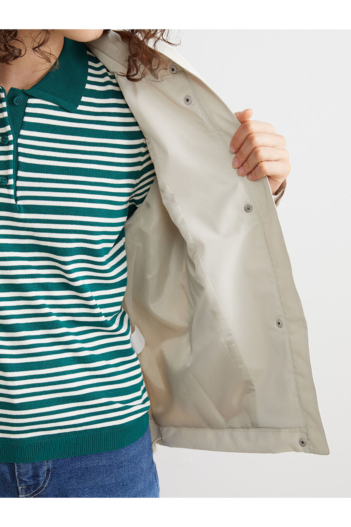 LC Waikiki  Kapüşonlu Oversize Deri Görünümlü Kadın Yağmurluk - Görsel 3