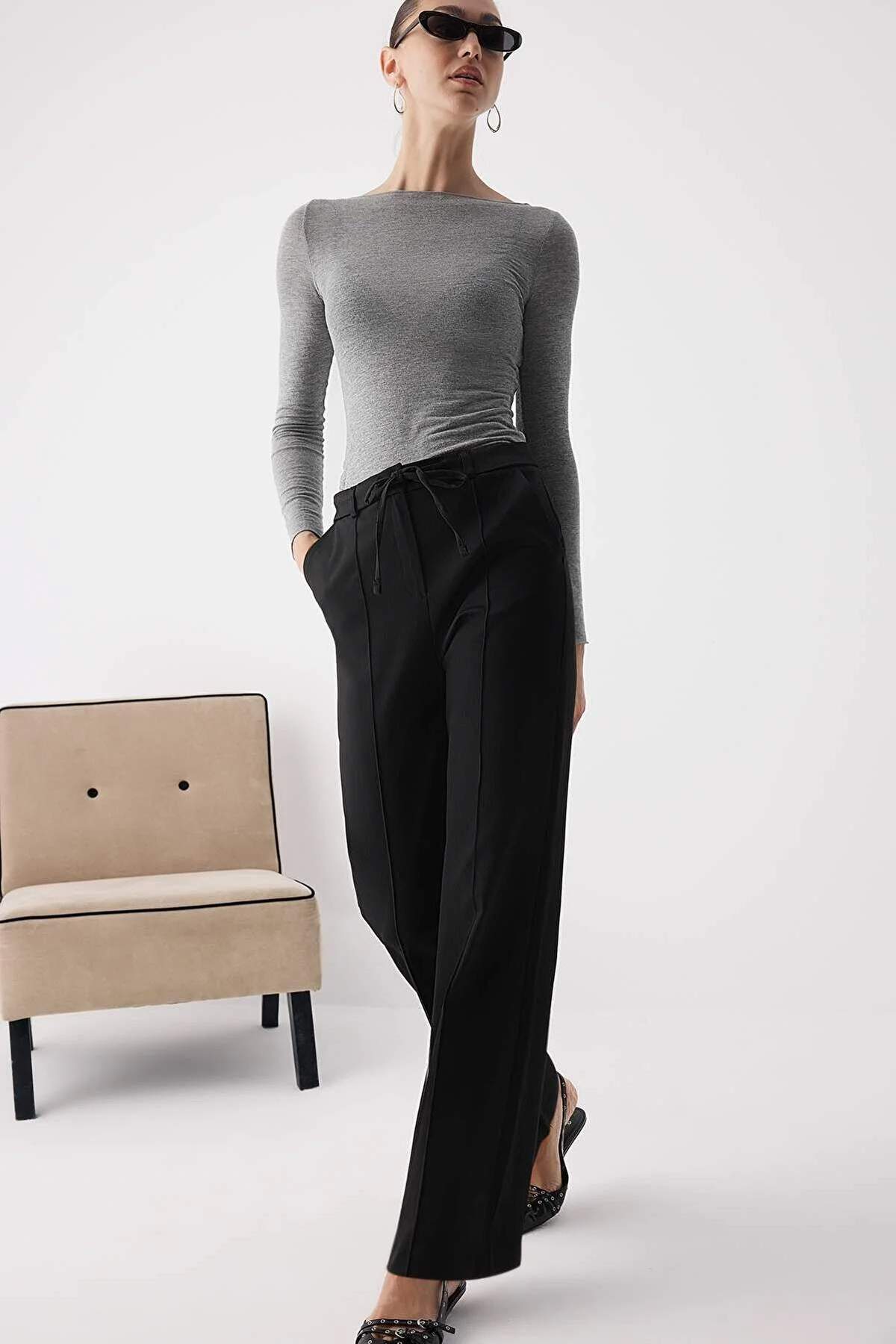 Trendyolmilla  Wardrobe Essentials Siyah Bağcıklı Kışlık Tuşeli Rahat Kumaş Geniş Paça Pantolon | TWOAW26PL00012 - Görsel 9