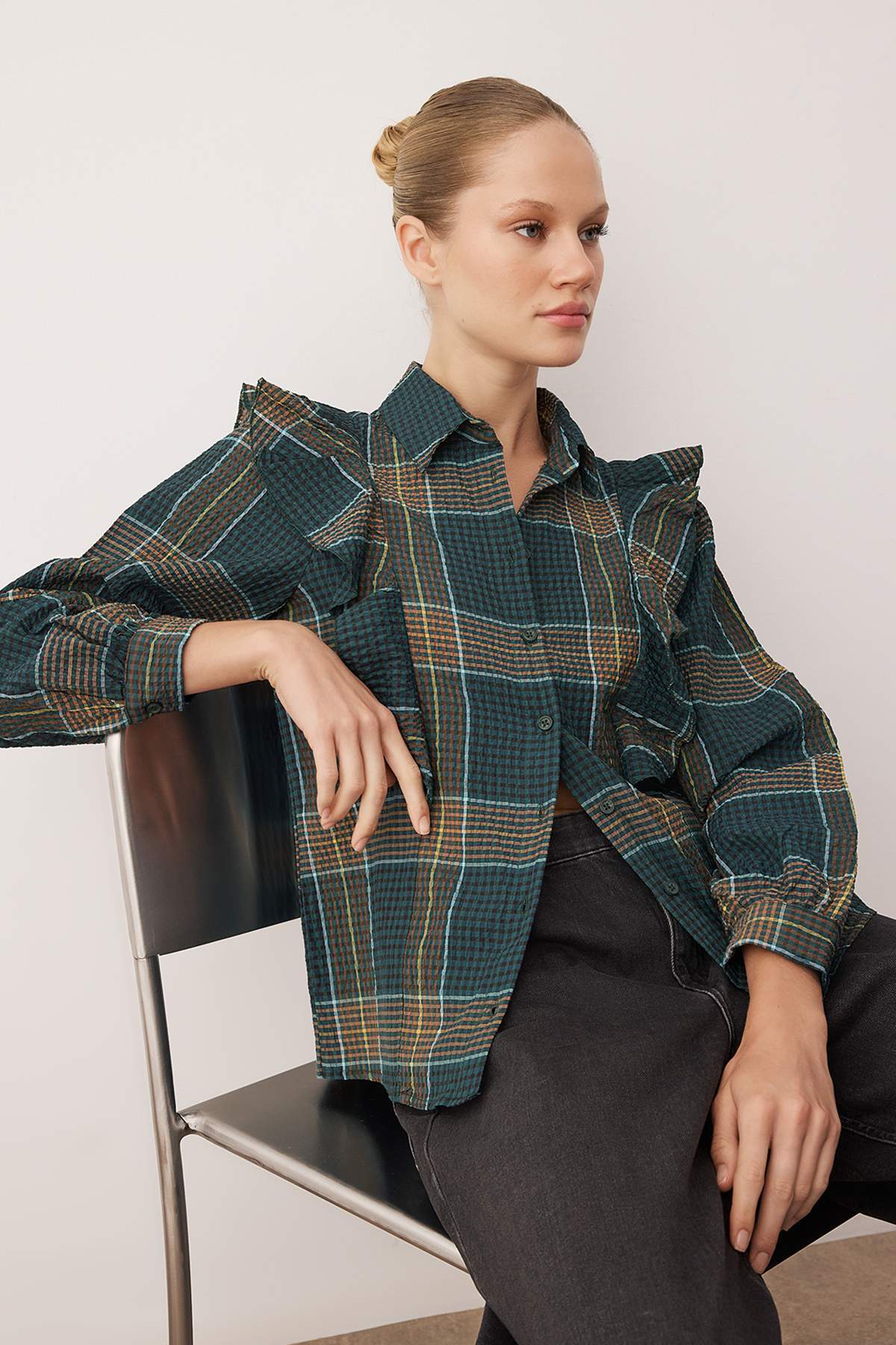 Trendyolmilla  Yeşil-Çok Renkli Boho Ekose Dokulu Fırfır Detaylı Gömlek TWOAW26GO00060 - Görsel 3