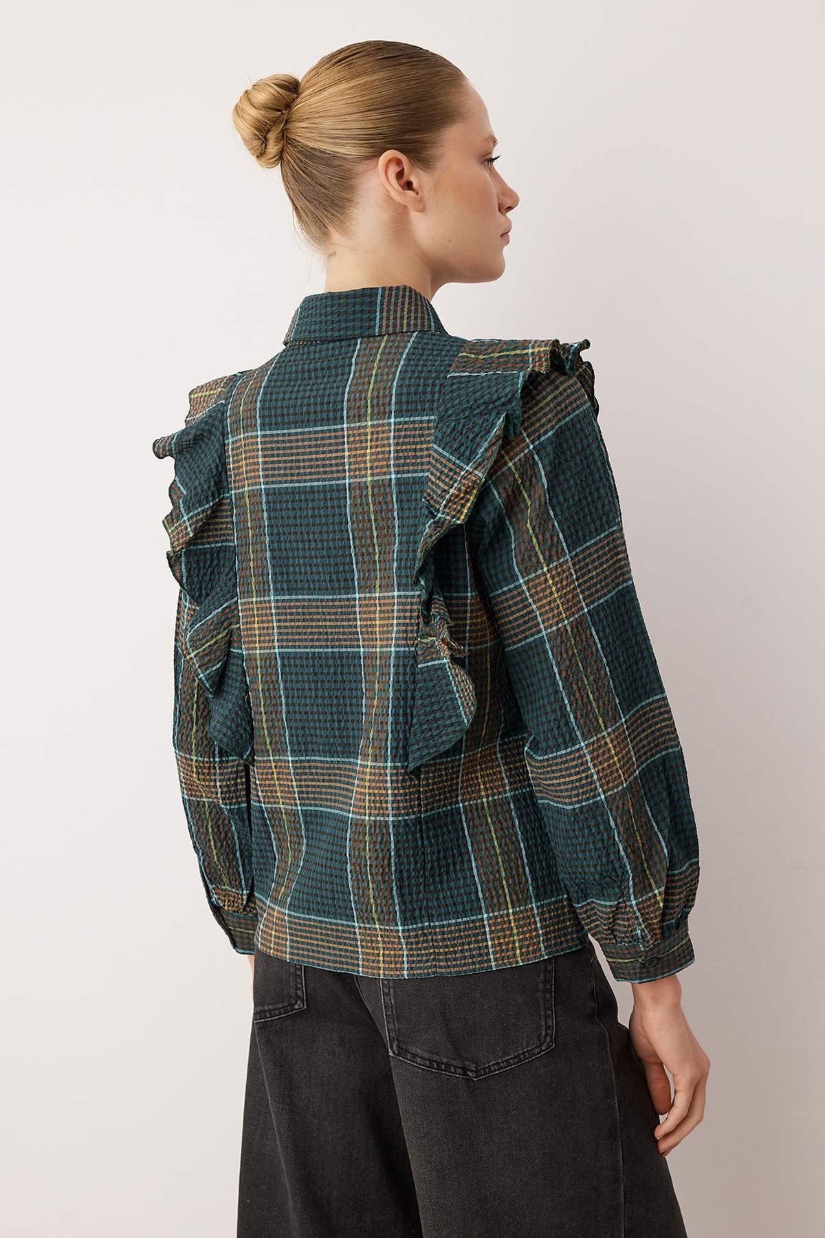 Trendyolmilla  Yeşil-Çok Renkli Boho Ekose Dokulu Fırfır Detaylı Gömlek TWOAW26GO00060 - Görsel 5