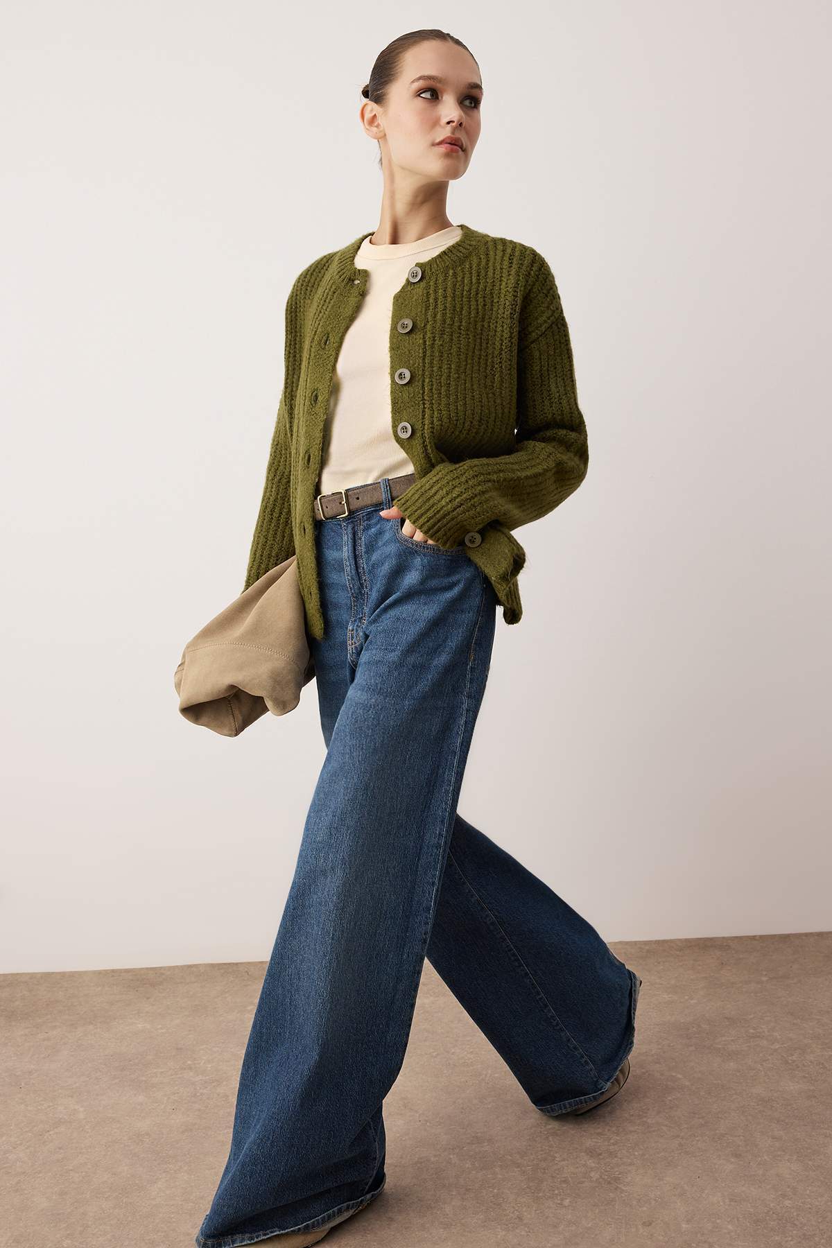 Trendyolmilla  Wardrobe Essentials Haki Yumuşak Dokulu Basic Triko Hırka | TWOAW26HI00204 - Görsel 2