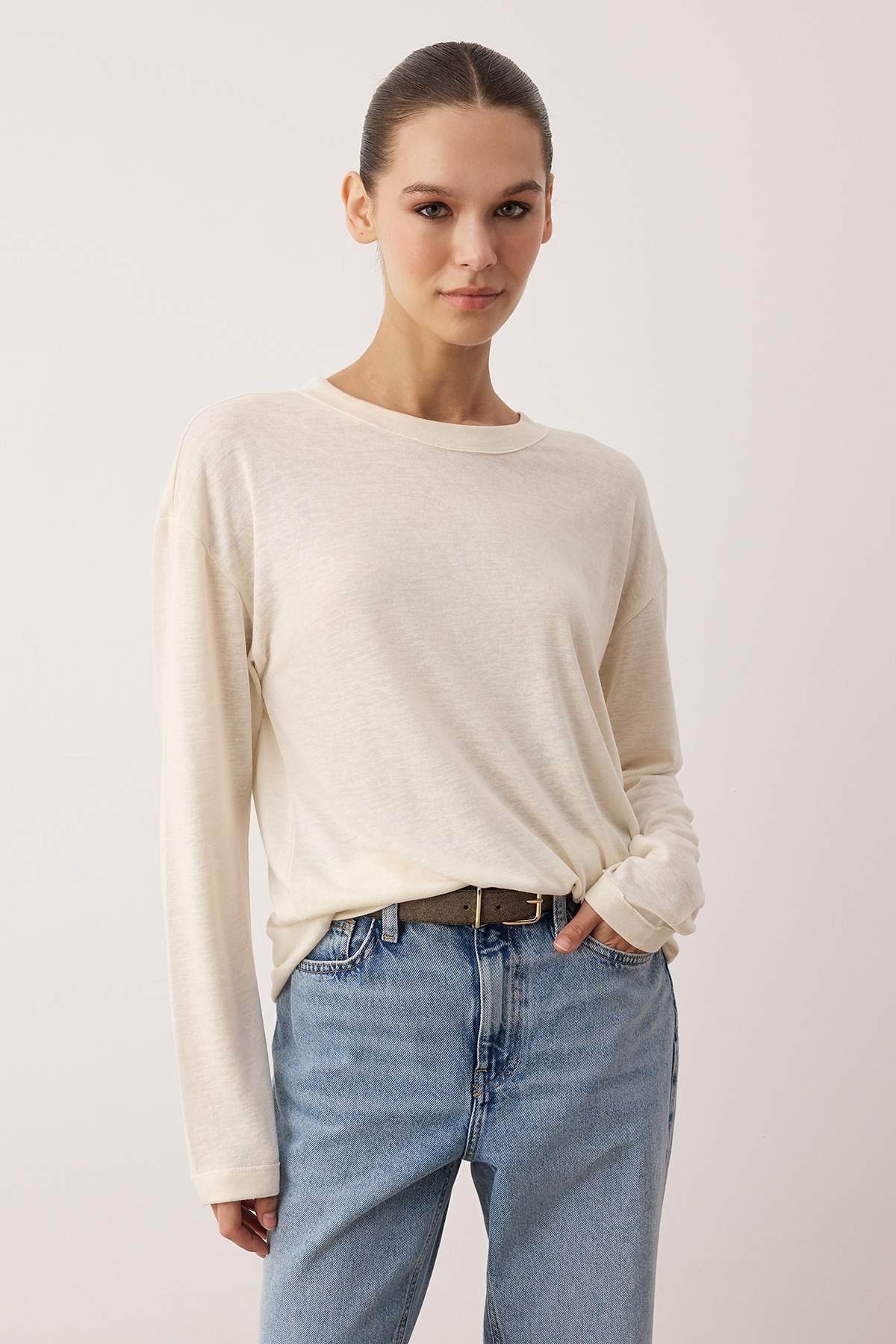 Trendyolmilla  Wardrobe Essentials – Ekru Bisiklet Yaka Örme T-shirt | TWOAW26TS00010