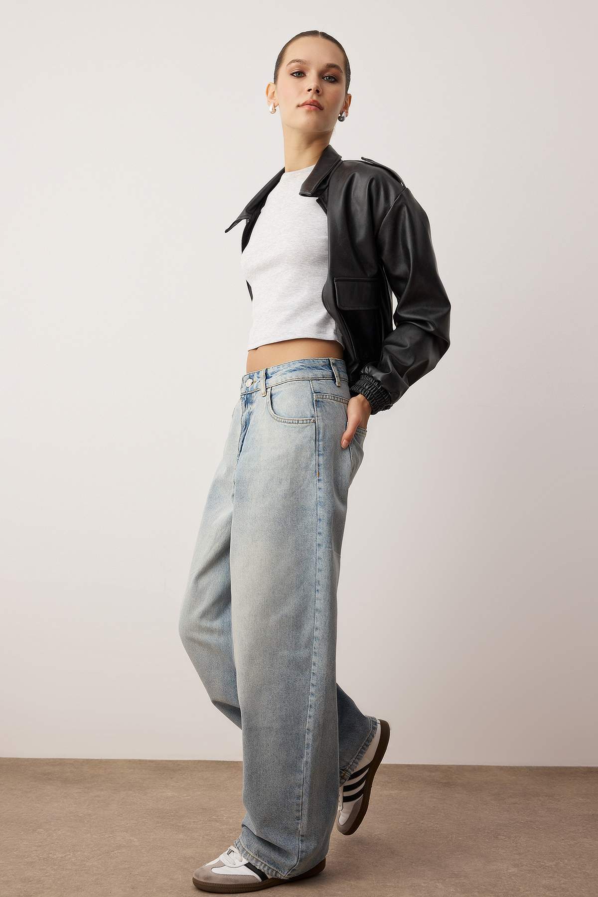 Trendyolmilla  Açık Mavi Normal Bel Bol Kesim Baggy Jeans TWOAW26JE00052 - Görsel 2