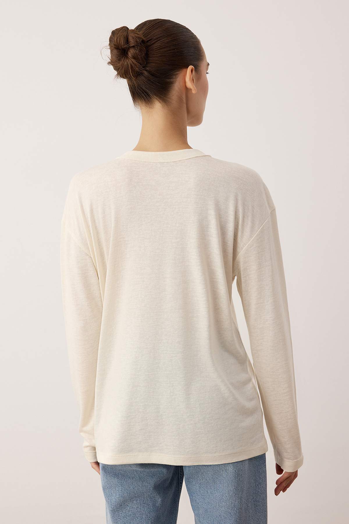 Trendyolmilla  Wardrobe Essentials – Ekru Bisiklet Yaka Örme T-shirt | TWOAW26TS00010 - Görsel 4