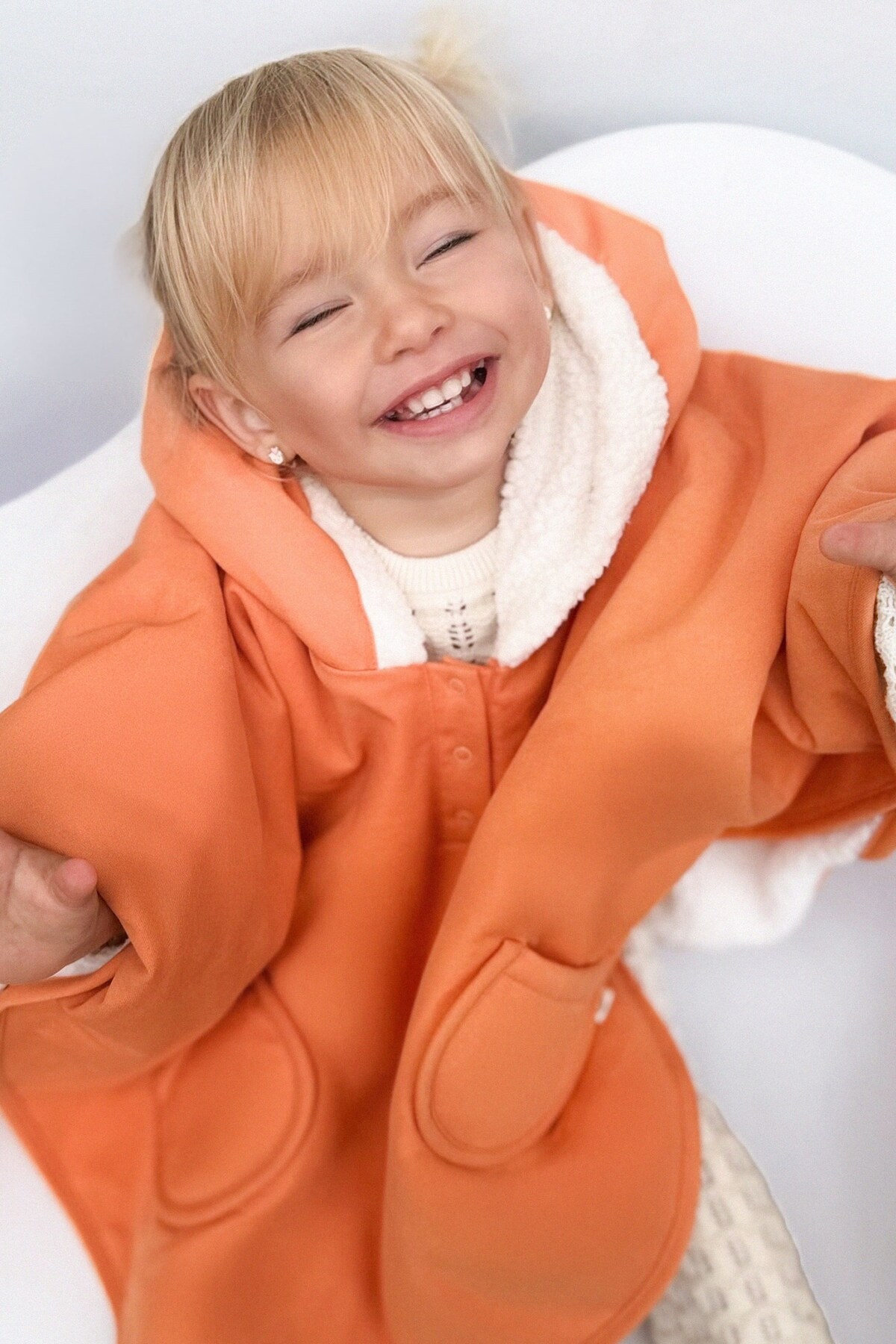 Little Gusto Sıvı Geçirmez Wellsoft Panço Turuncu Yağmurluk fotoğrafı 3 (önizleme)