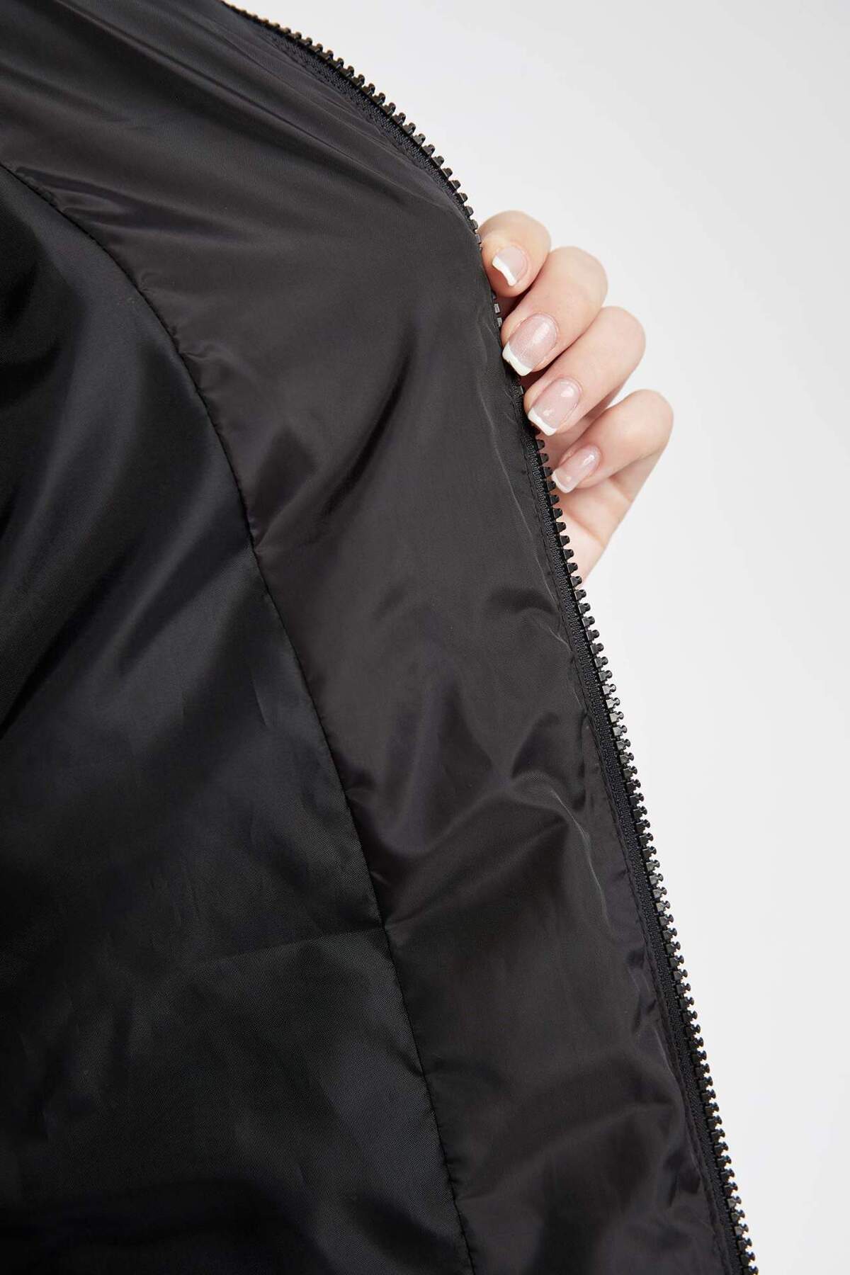 Defacto  Puffer Şişme Uzun Mont Parka Su Geçirmez Regular Kalıp Çıkarılabilir Kapüşonlu A1315AX24WN - Görsel 9