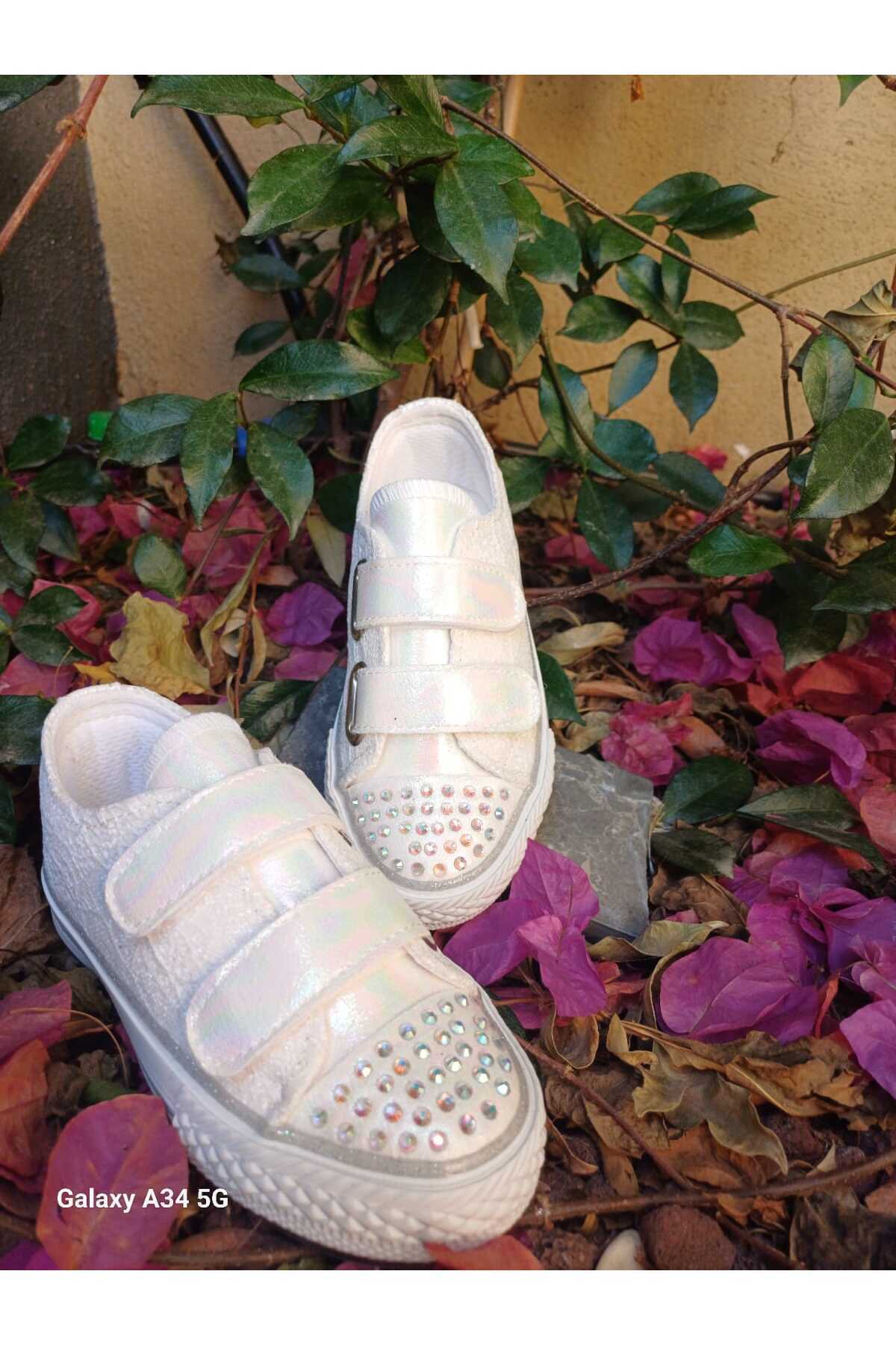 Velcro Girl's Shoes (sizes 31-35 are unlit )