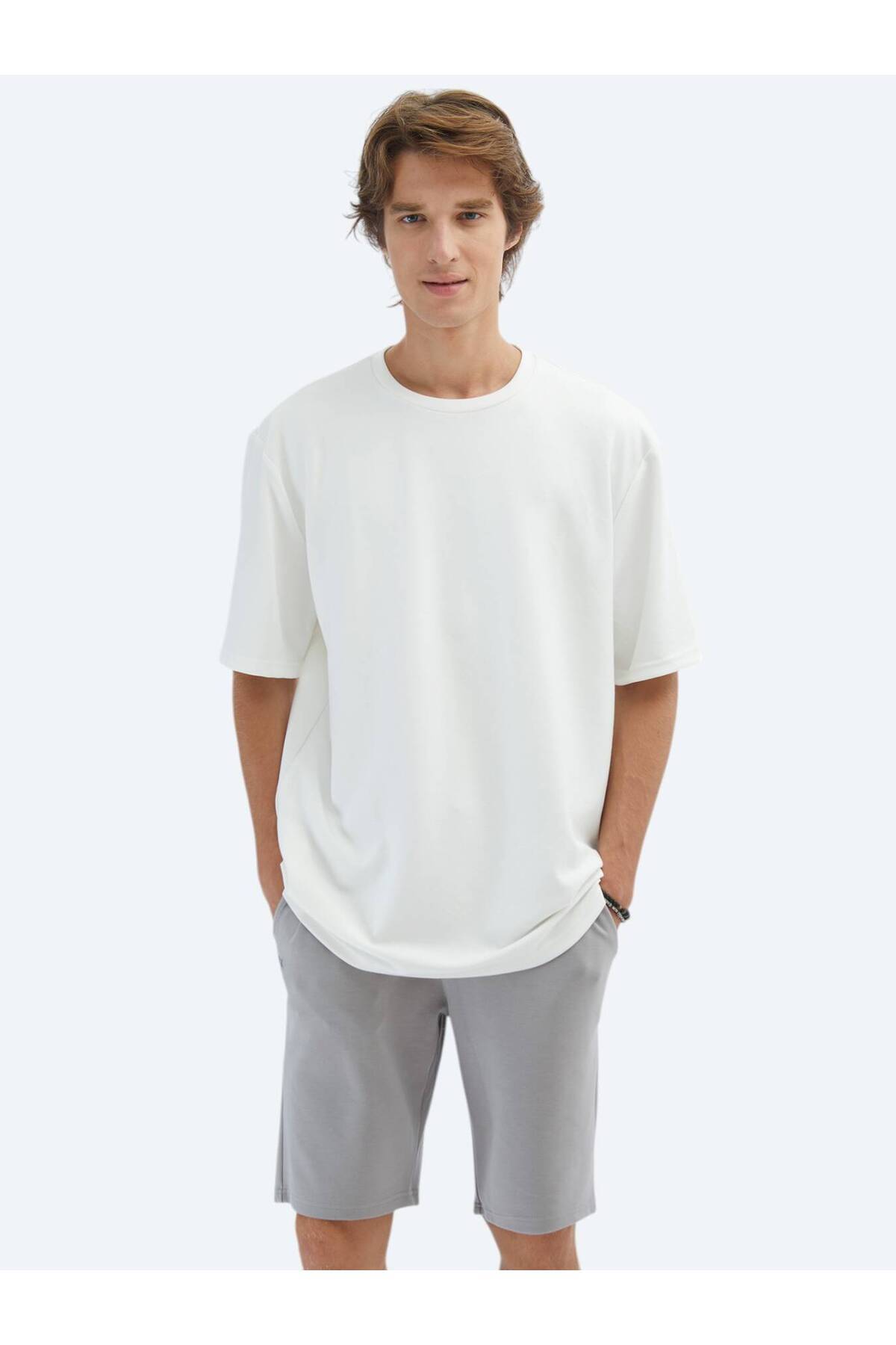 تی‌شرت یقه گرد ساده سفید مایل به کرم Kip