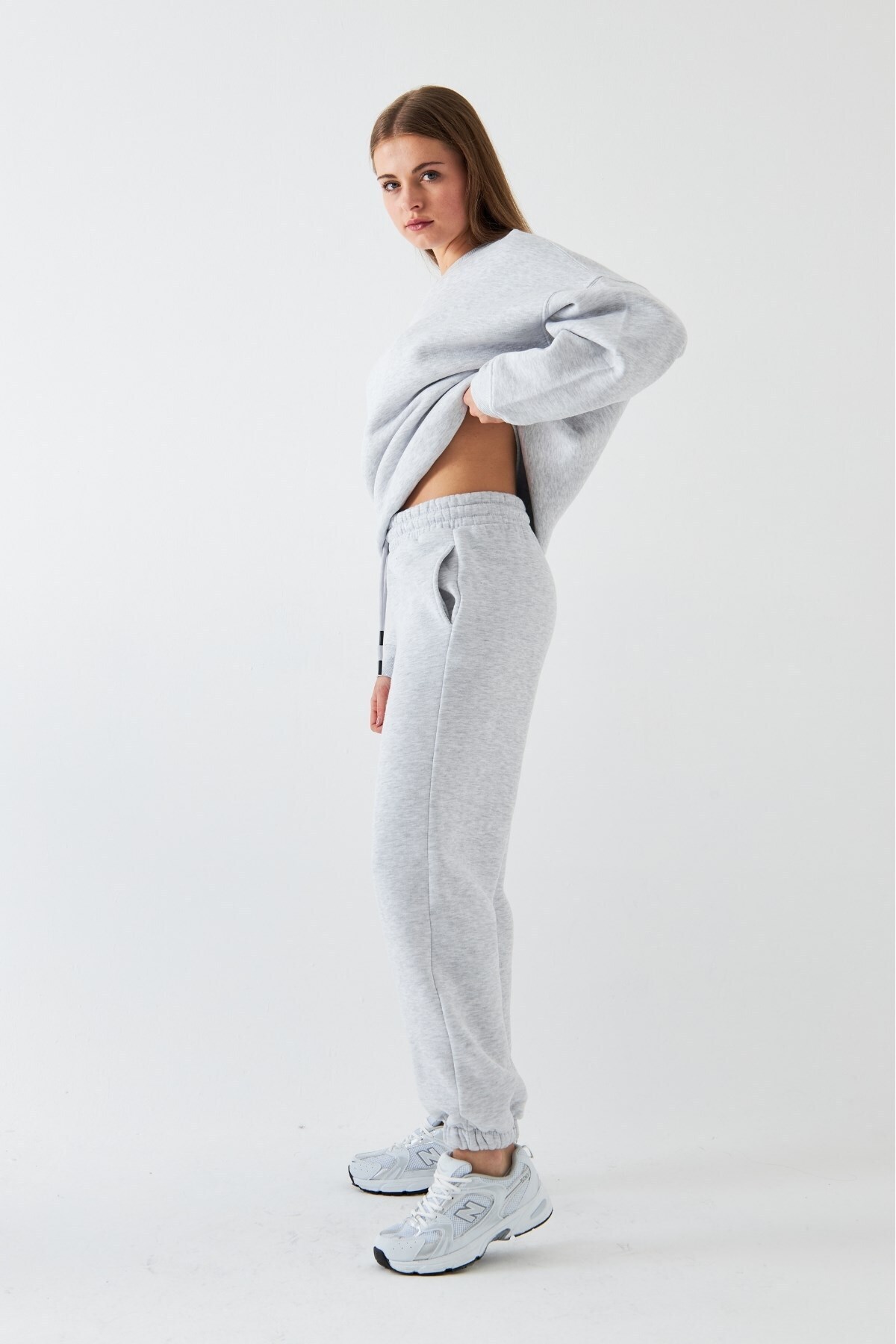 Unisex Oversize Eşofman Takımı Basic Gri – Bisiklet Yaka, Lastikli Paça, 3 İplik Şardonlu Polar — خاکستری PRA-13127385-279154 — تصویر 3 از 8