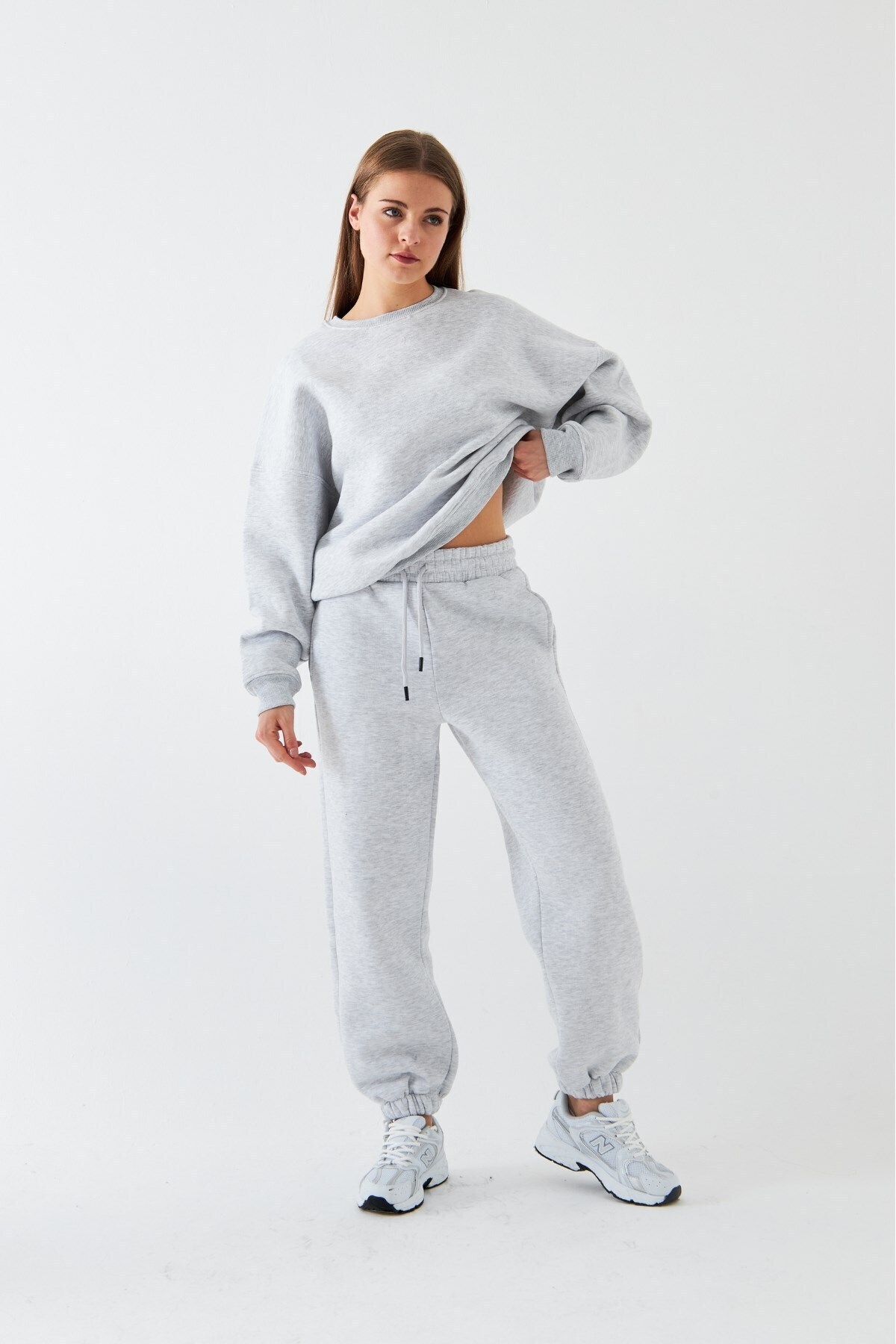 Unisex Oversize Eşofman Takımı Basic Gri – Bisiklet Yaka, Lastikli Paça, 3 İplik Şardonlu Polar — خاکستری PRA-13127385-279154 — تصویر 6 از 8
