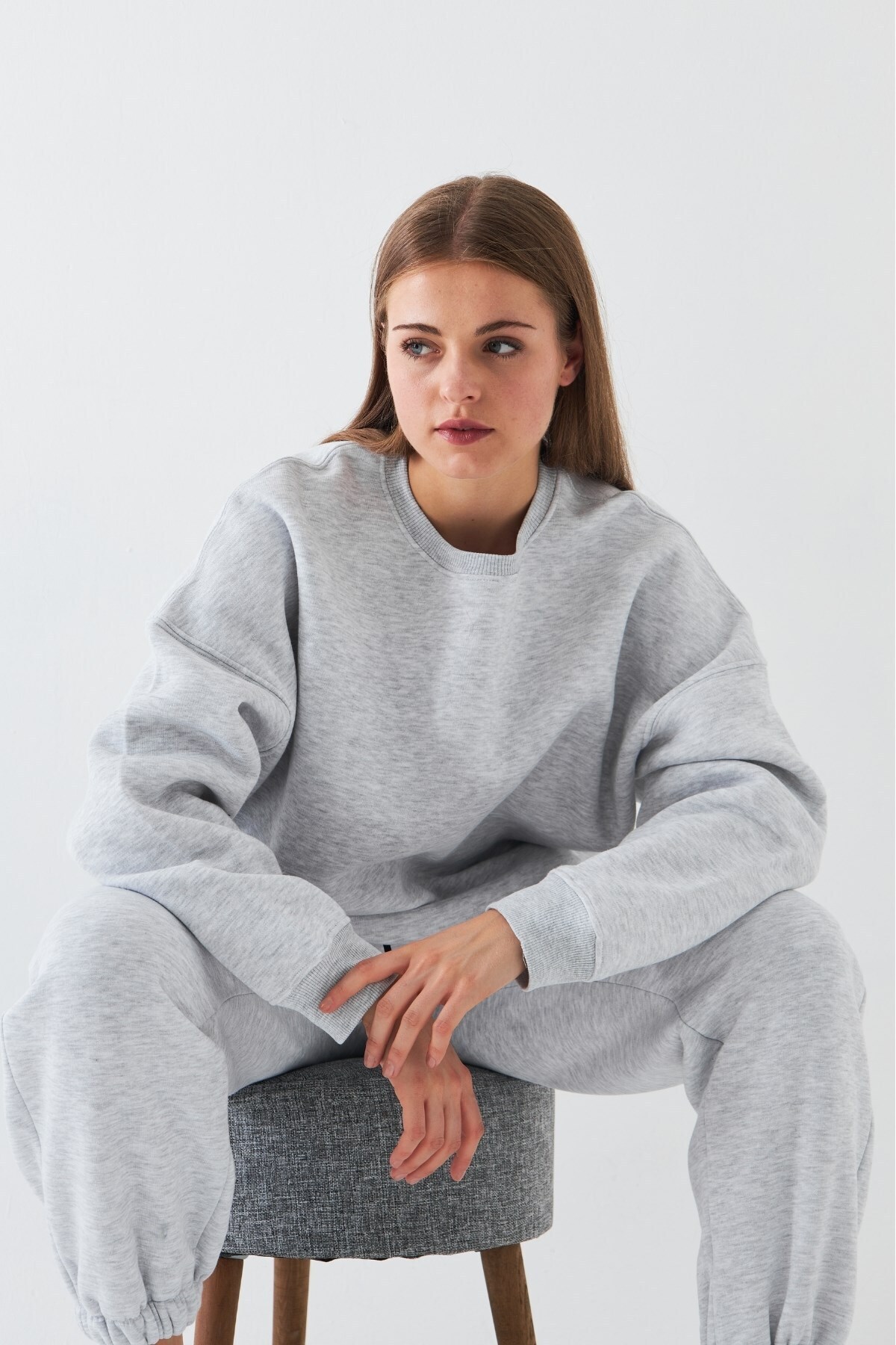 Unisex Oversize Eşofman Takımı Basic Gri – Bisiklet Yaka, Lastikli Paça, 3 İplik Şardonlu Polar — خاکستری PRA-13127385-279154 — تصویر 2 از 8