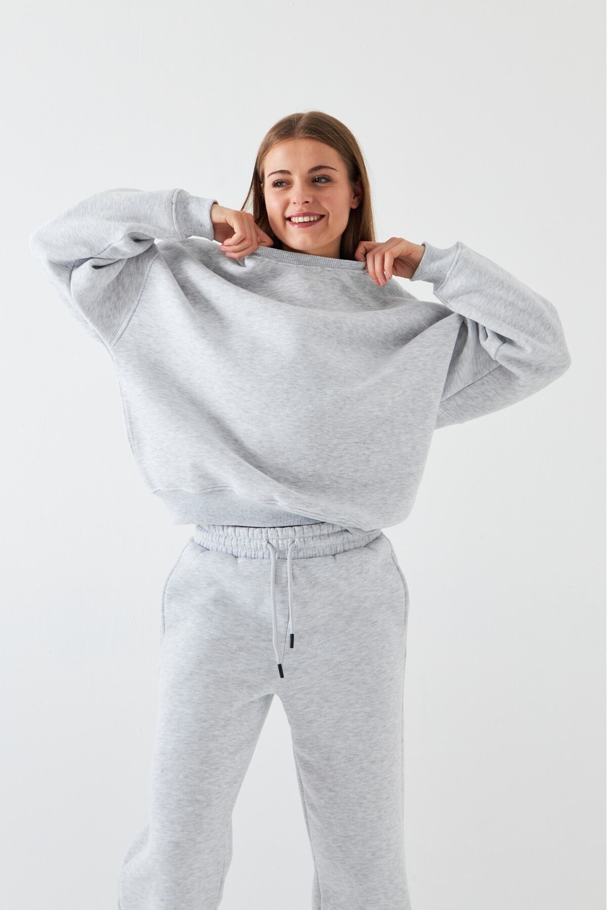 Unisex Oversize Eşofman Takımı Basic Gri – Bisiklet Yaka, Lastikli Paça, 3 İplik Şardonlu Polar — خاکستری PRA-13127385-279154 — تصویر 4 از 8