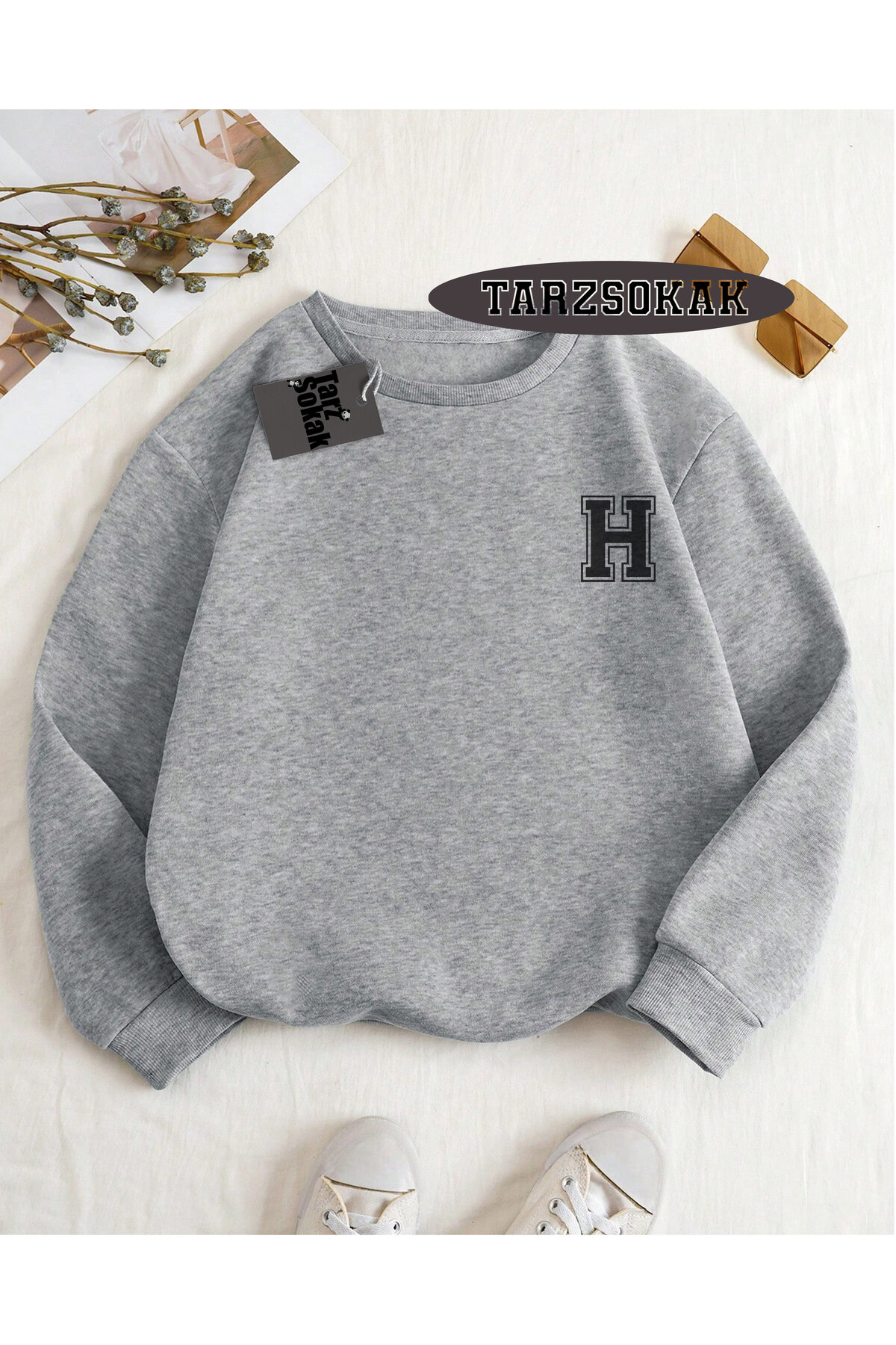 Biscle Collar Sweatshirt Gray LETTER H Name Specific Design