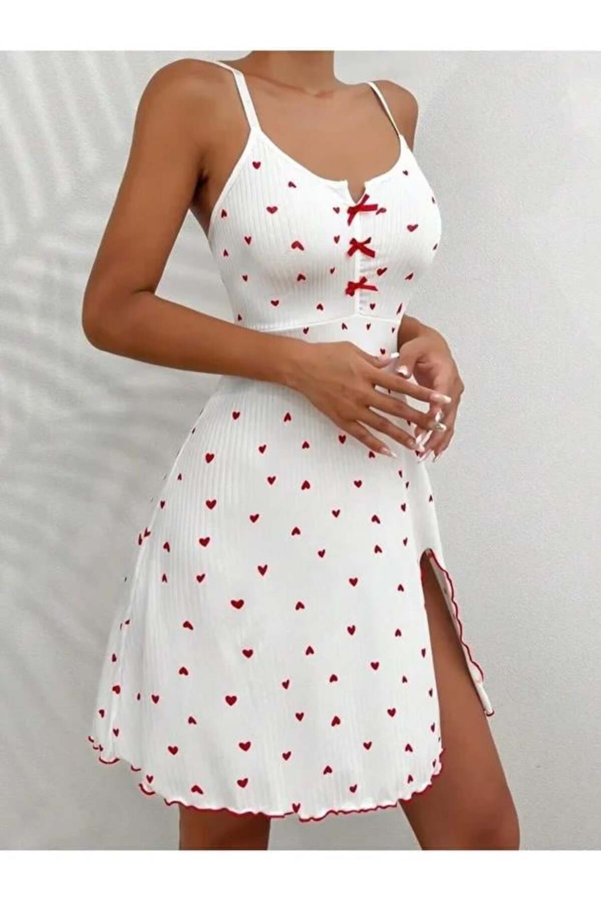 Motto10 butik Motto10butik Kadın Beyaz Kırmızı Kalp Desenli Askılı Gecelik 5066