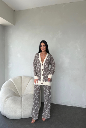 kamacibutik V Yaka Önü Düğmeli Triko Takım