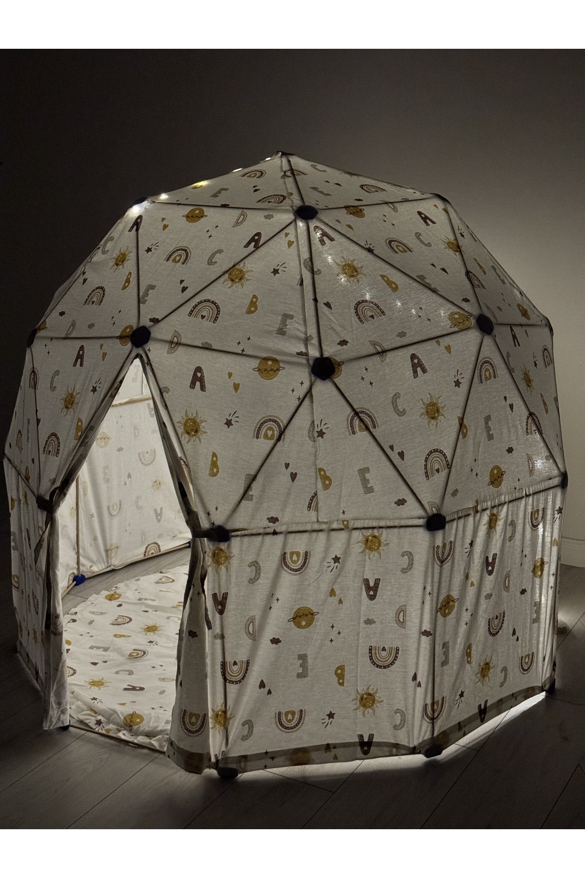 Nomika Design Nomika Montessori Dome Çocuk Oyun Çadırı – 125x135 cm – Alfabe ve Gökkuşağı Desenli Kumaş