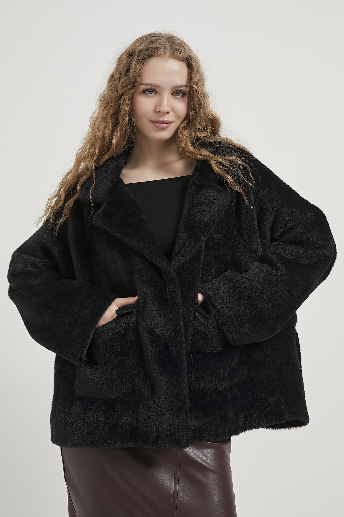 ARMALİFE 7008 YAKA DETAYLI CEPLİ DÜĞMELİ KADIN KISA KABAN