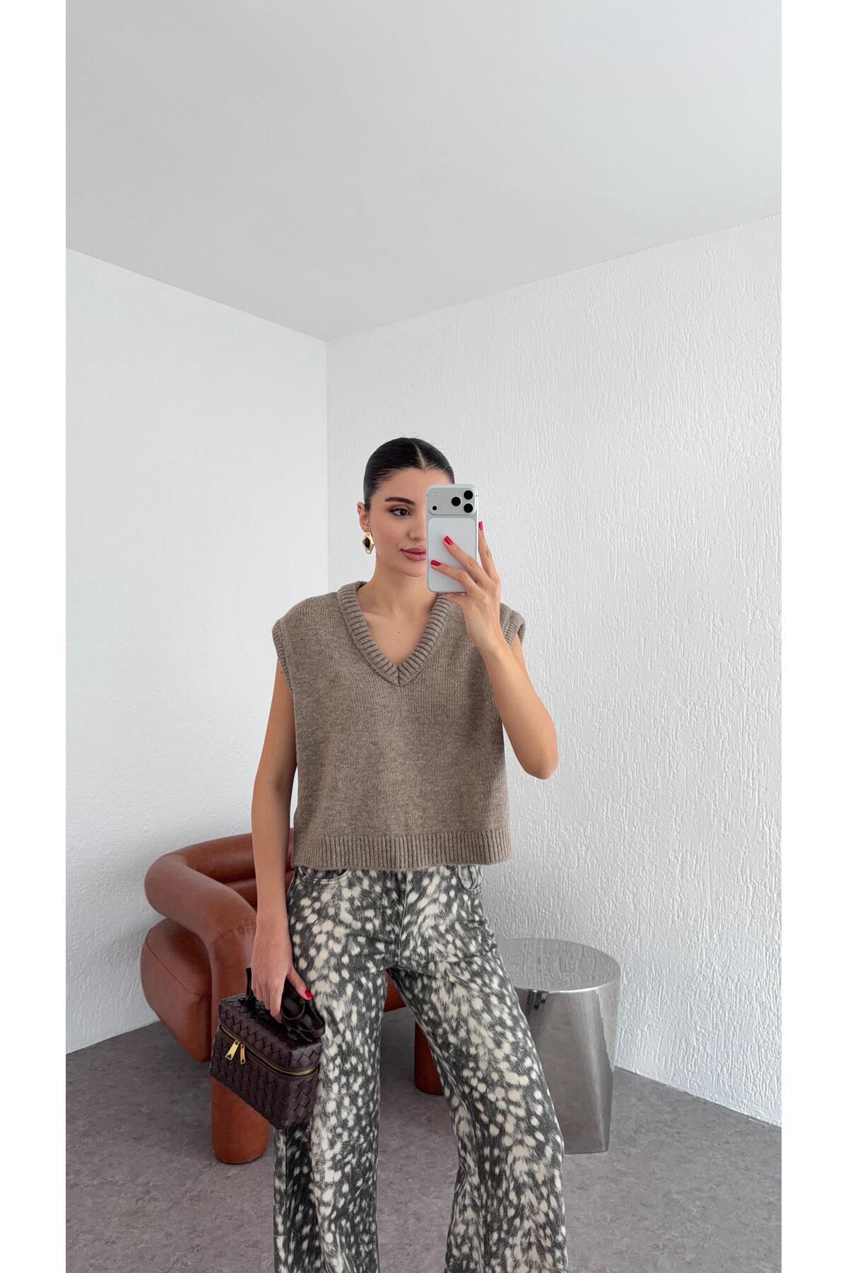 HAZELANNA V Yaka Sıfır Kol Vizon Süveter