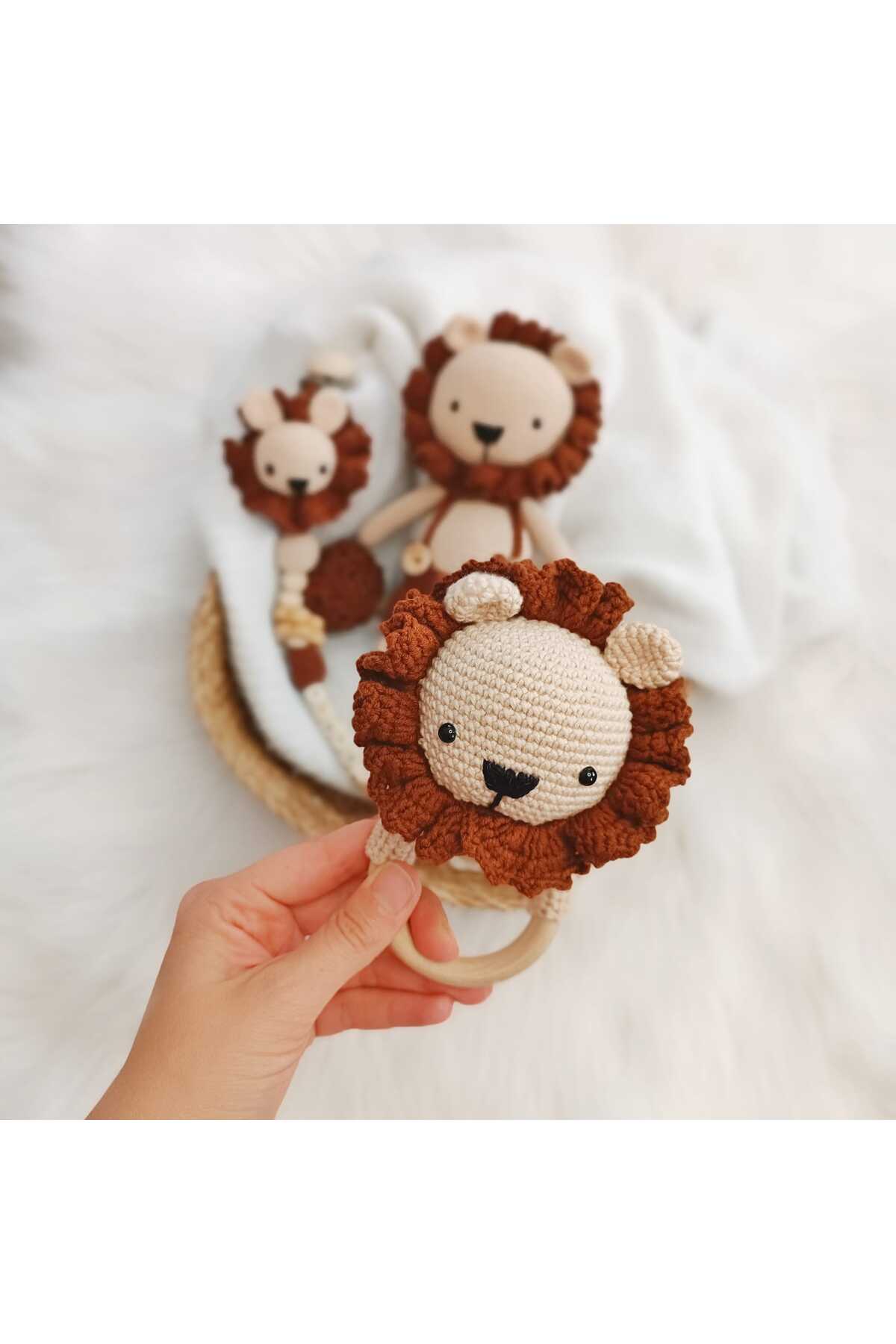 Masal Gurumi Amigurumi aslan uyku arkadaşı çıngırak diş kaşıyıcı yenidoğan bebek oyuncak seti fotoğrafı 3 (önizleme)