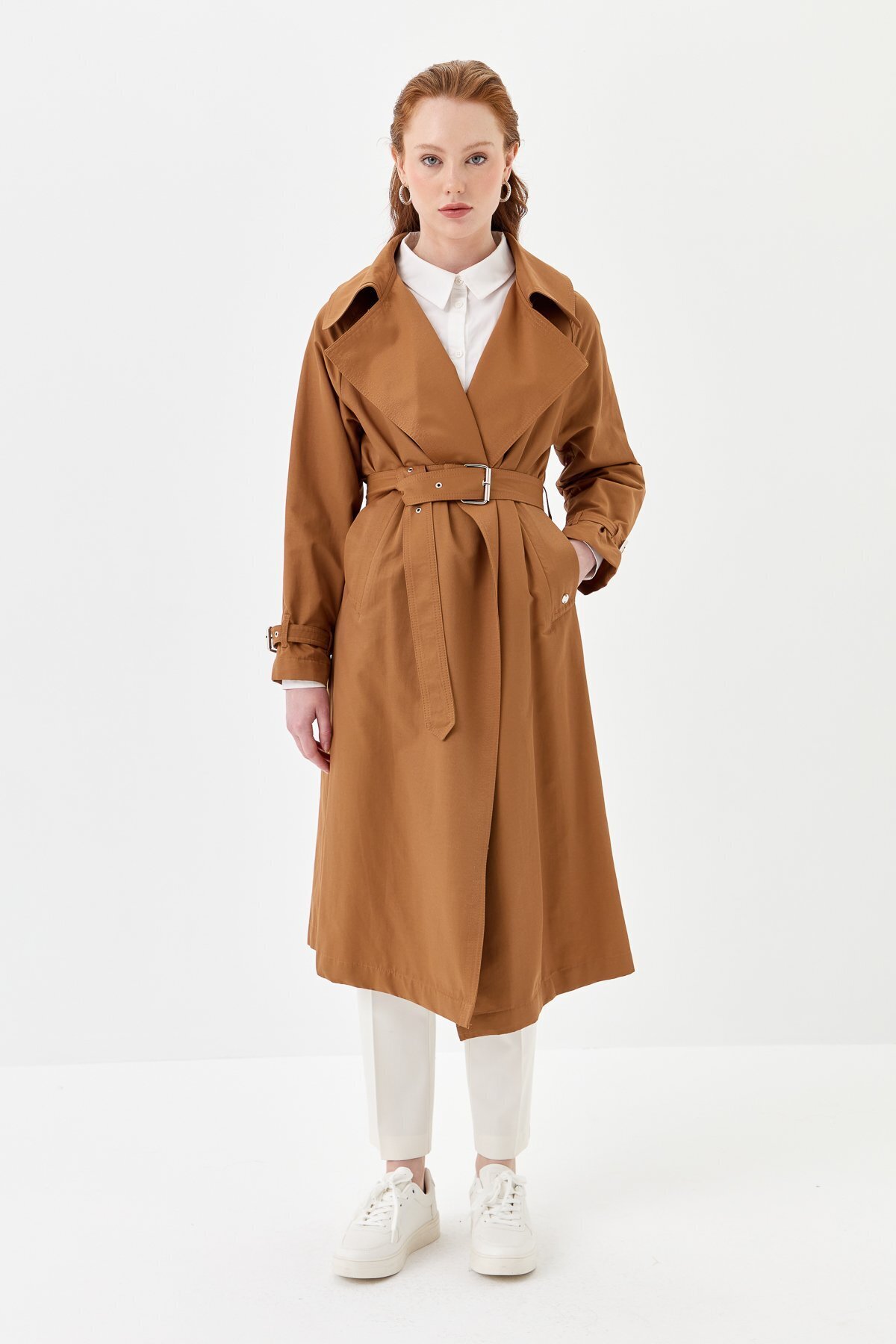 Nihan Metal Tokalı Kuşaklı Trençkot Camel