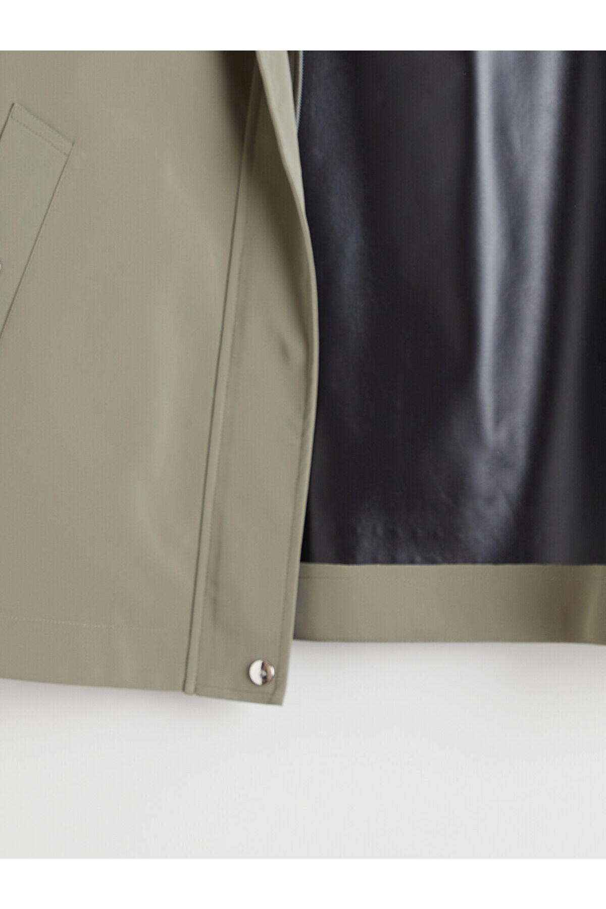 LC Waikiki  Haki Kapüşonlu Oversize Deri Görünümlü Kadın Yağmurluk - Görsel 6