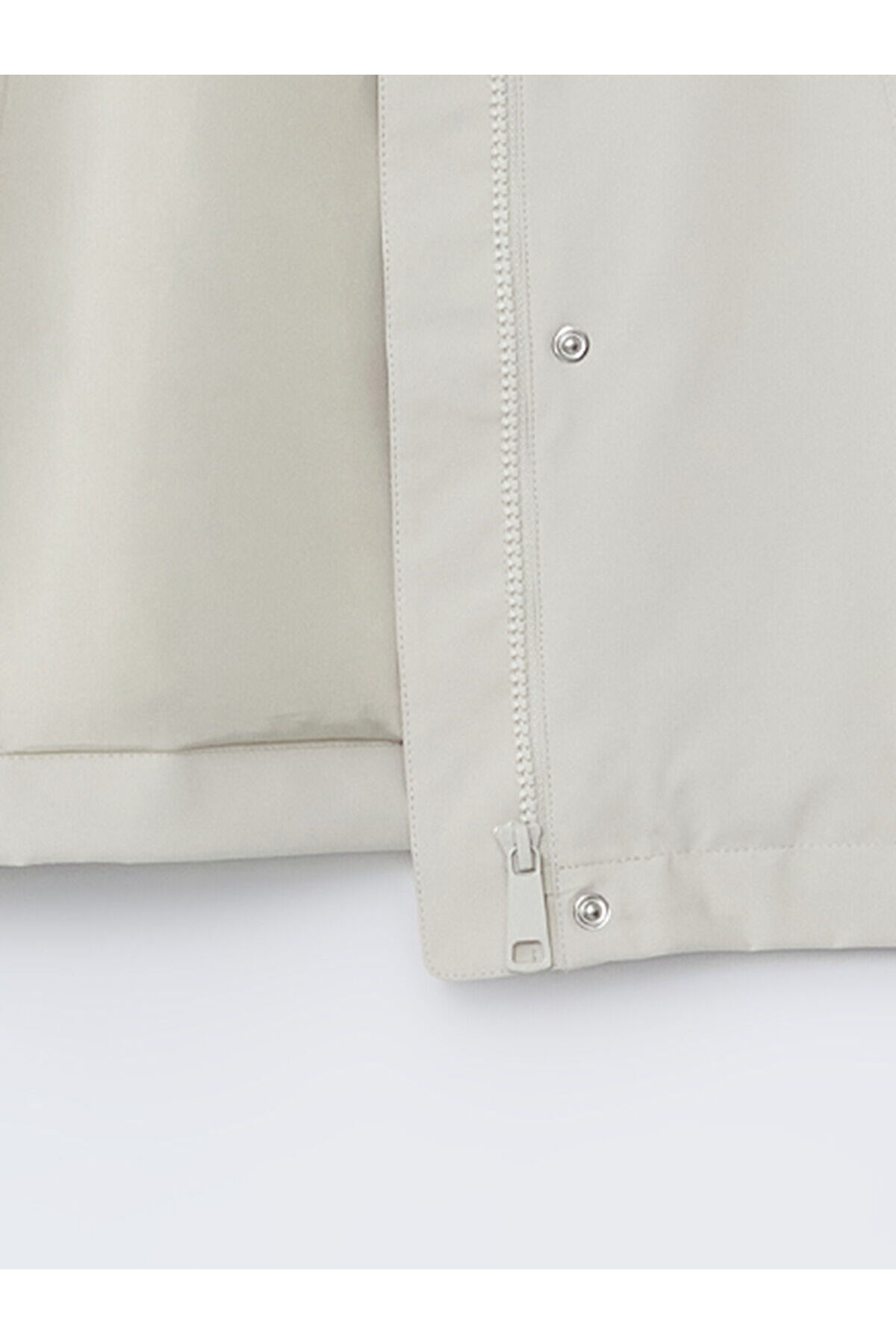 LC Waikiki  Kapüşonlu Oversize Deri Görünümlü Kadın Yağmurluk - Görsel 7