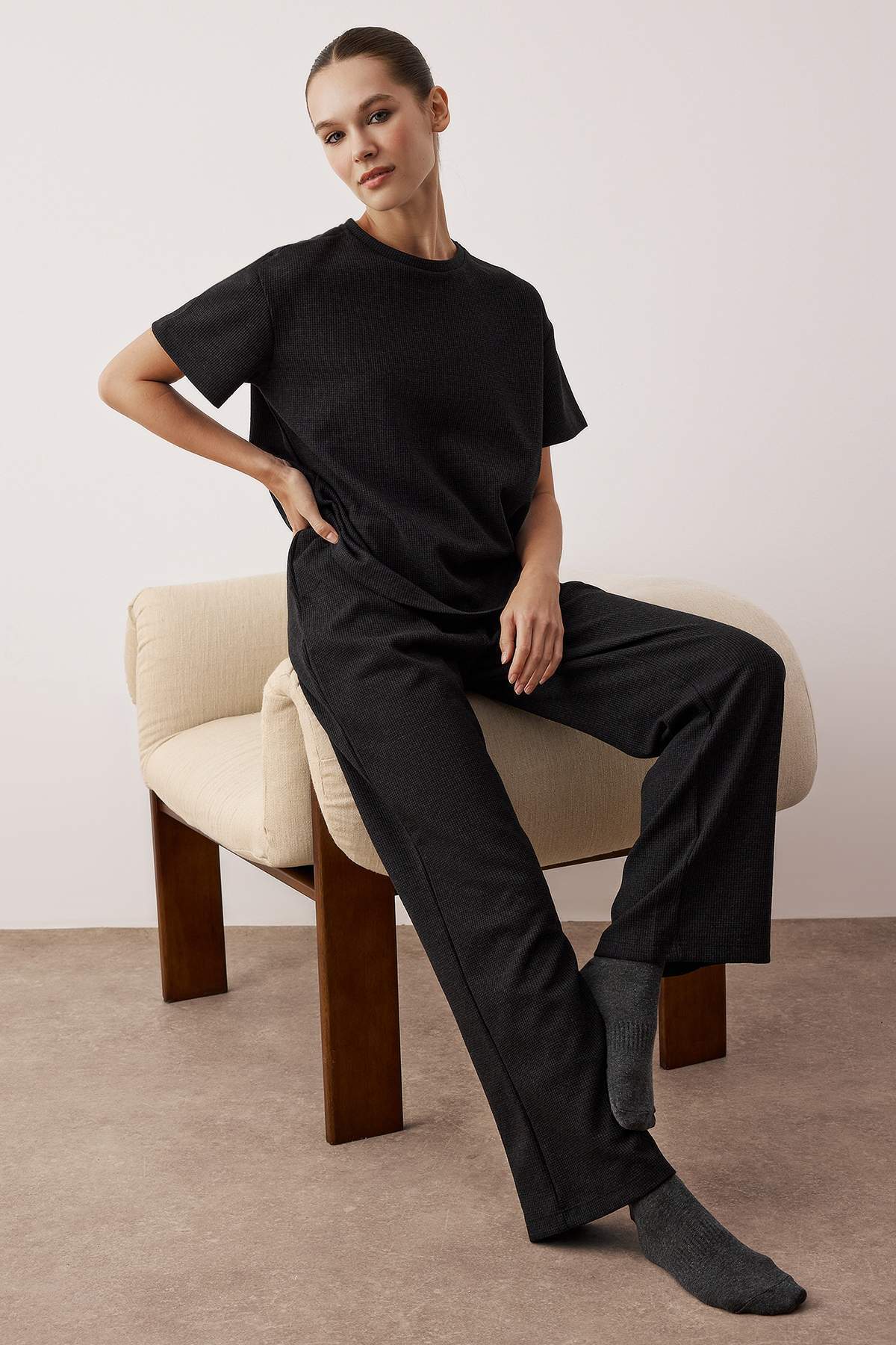 Trendyolmilla  Antrasit Bel Bağlama Detaylı Waffle Örme Pijama Takımı THMAW26PT00050 - Görsel 2