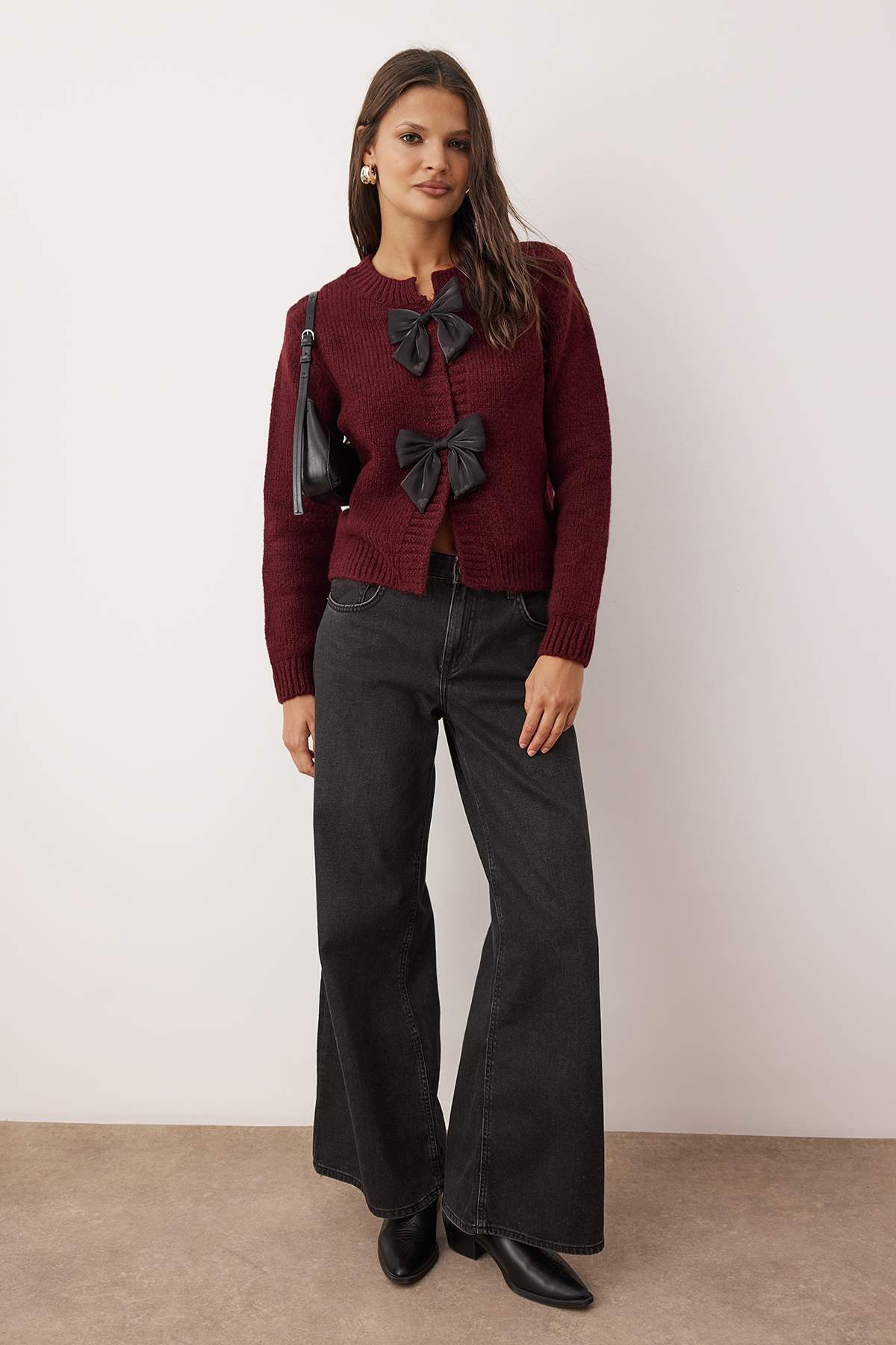 Trendyolmilla  Bordo Bisiklet Yaka Kurdele Detaylı Triko Hırka TWOAW26HI00236 Triko Hırka TWOAW26HI00236 - Görsel 6