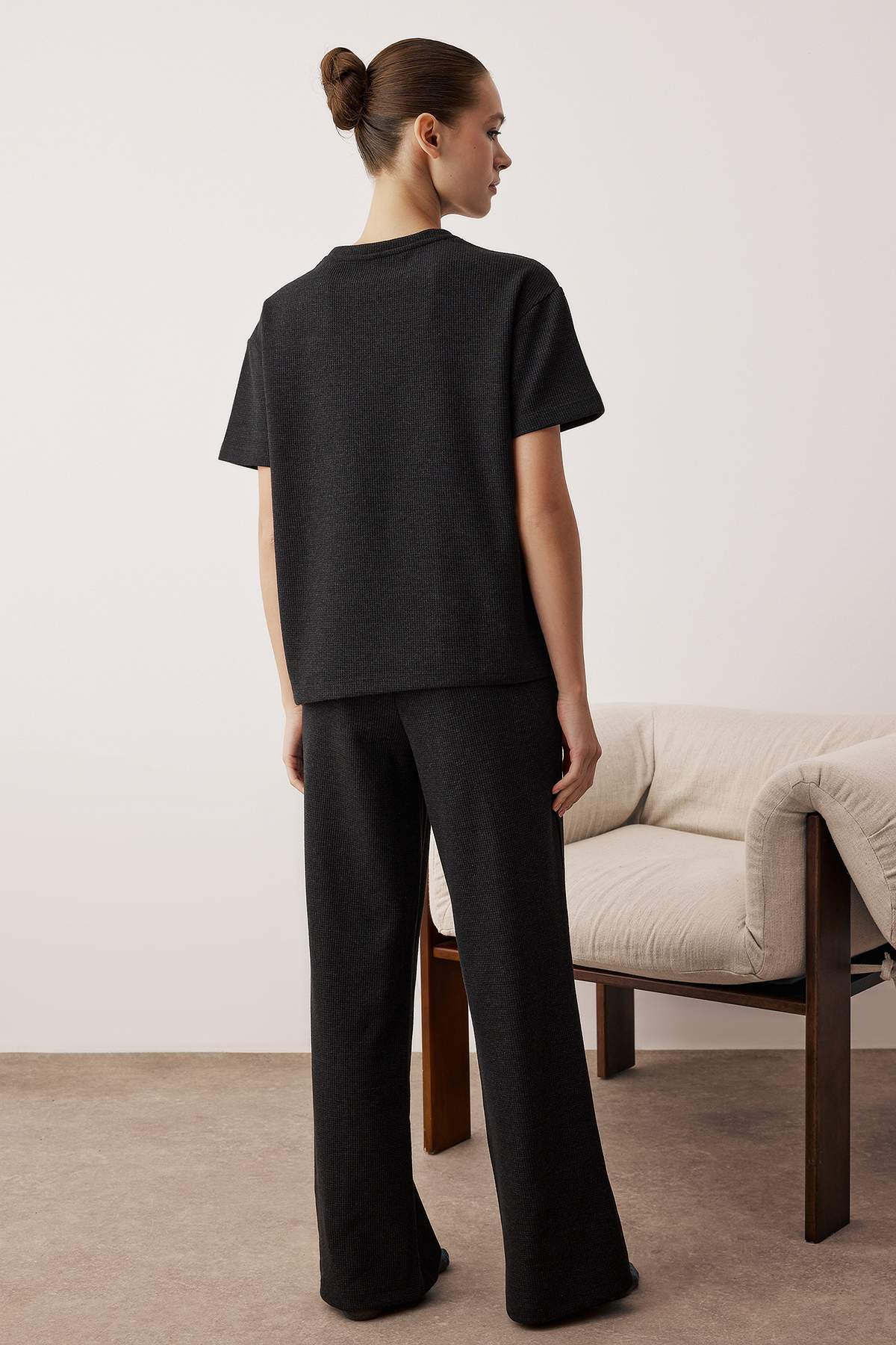 Trendyolmilla  Antrasit Bel Bağlama Detaylı Waffle Örme Pijama Takımı THMAW26PT00050 - Görsel 4