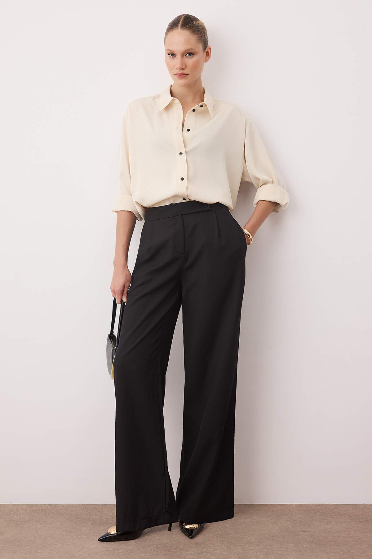 Trendyolmilla  Siyah Wide Leg/Geniş Paça Yüksek Bel Pantolon TWOAW26PL00036 - Görsel 2