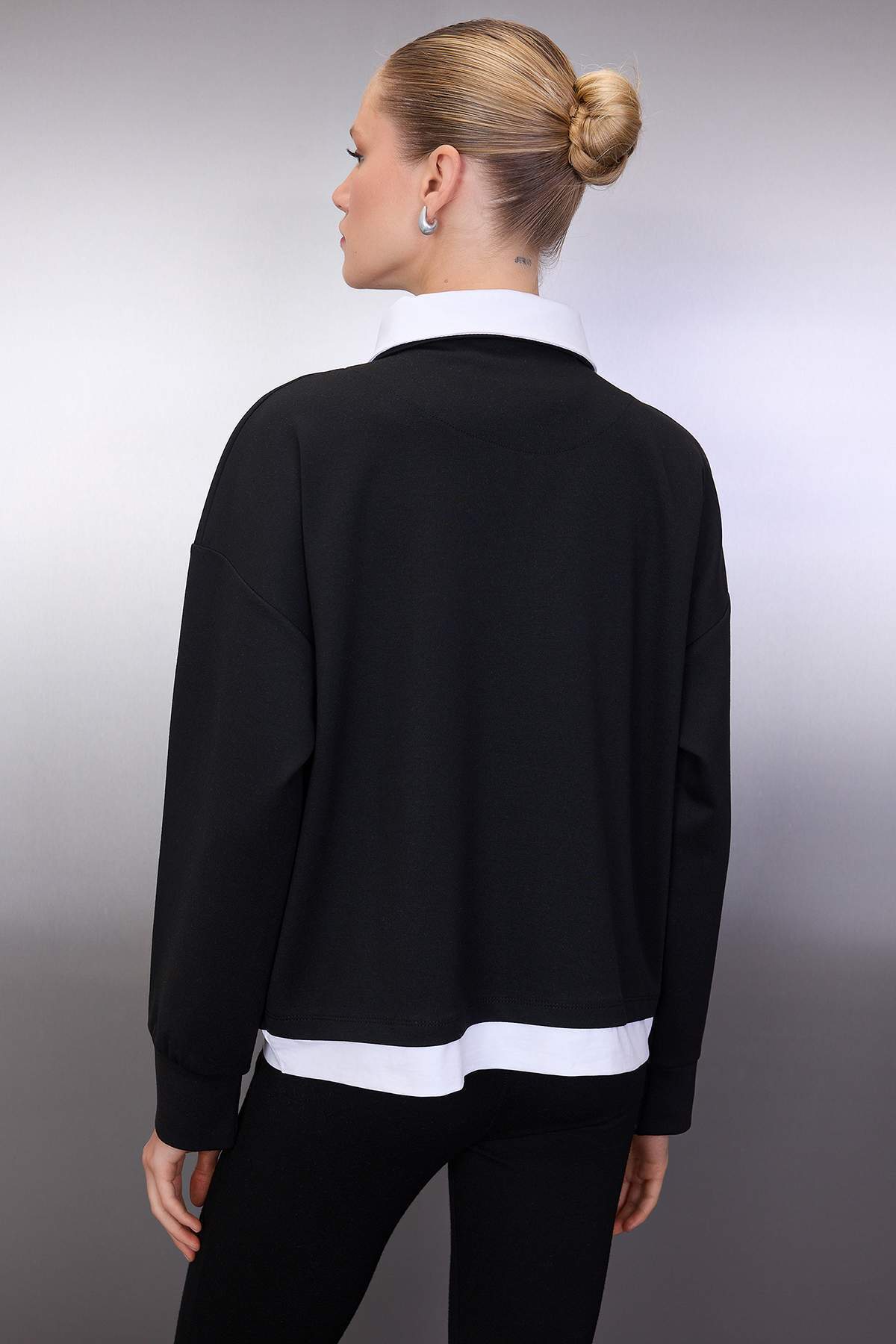 Trendyolmilla  Siyah Dokuma Garnili Polo Yaka Oversize/Geniş Kalıp Örme Sweatshirt TWOAW26SW00122 - Görsel 4