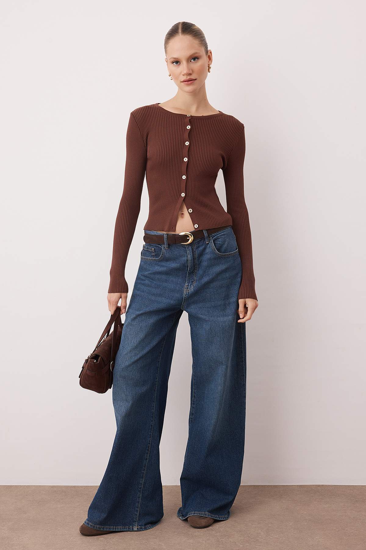 Trendyolmilla  Wardrobe Essentials Kahverengi Merserize Görünümlü Fitilli Triko Hırka | TWOAW26HI00118 - Görsel 2