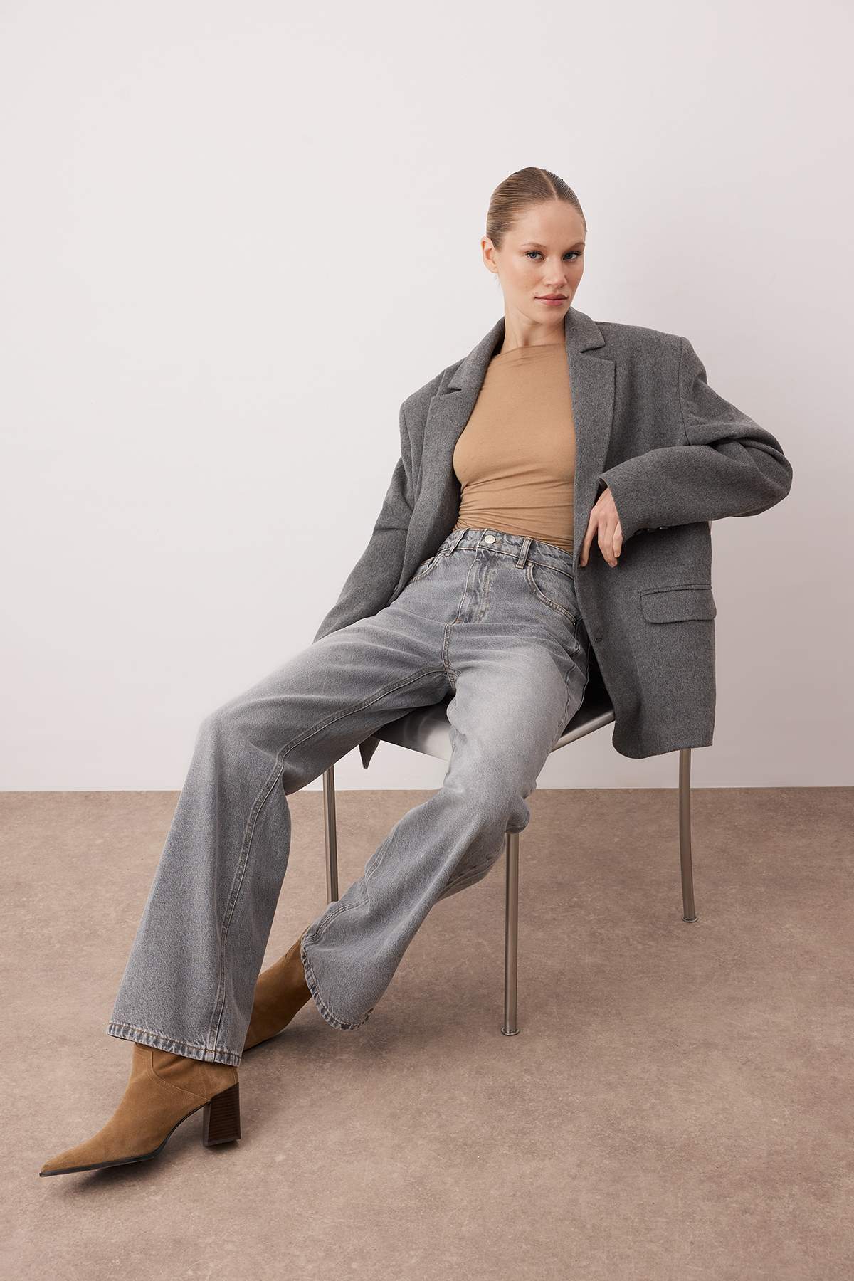 Trendyolmilla  Gri Yüksek Bel Wide Leg Jeans TWOAW26JE00007 - Görsel 2