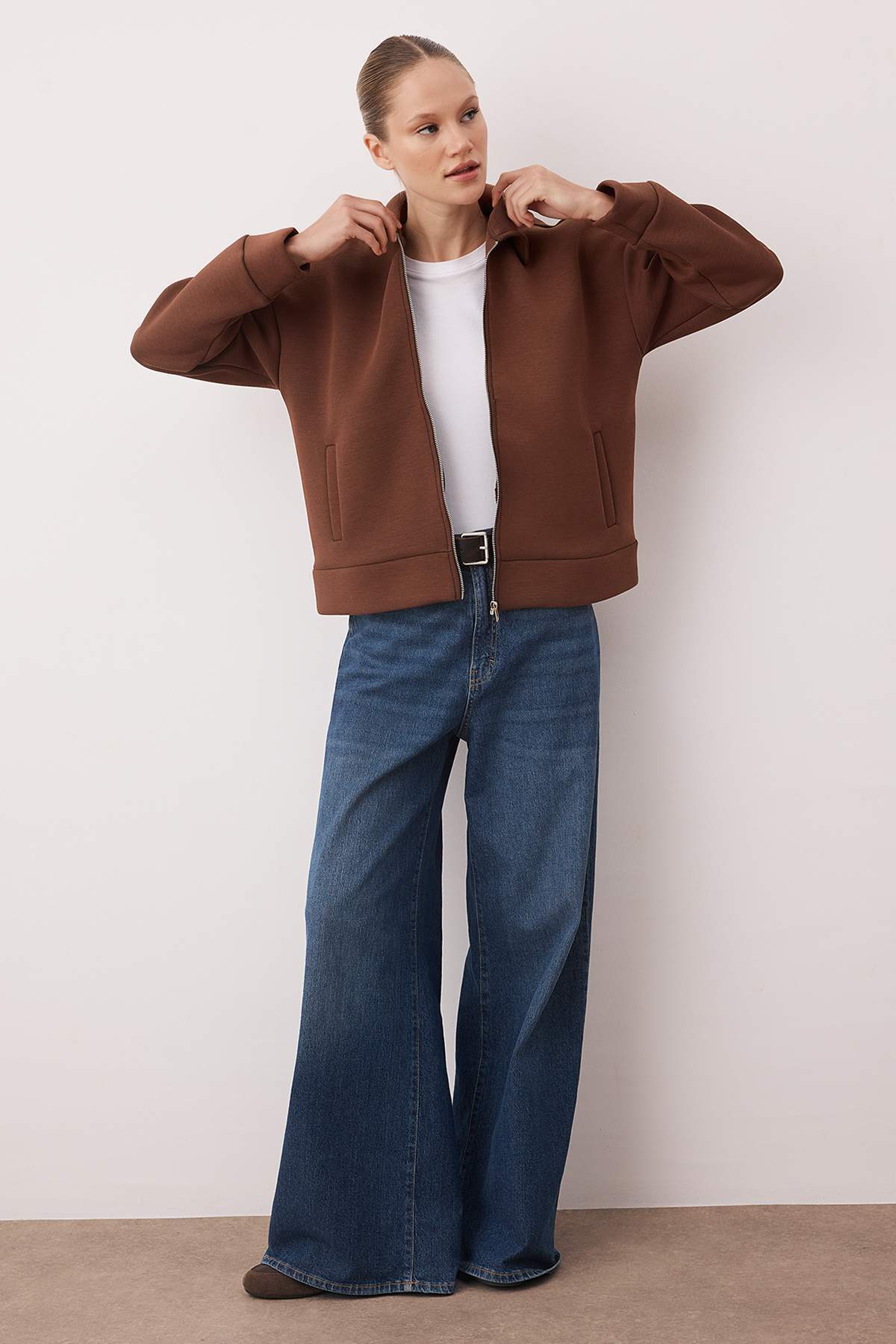 Trendyolmilla  Kahverengi Fermuarlı Polo Yaka Oversize Kalın İçi Polarlı Örme Sweatshirt TWOAW26SW00120 - Görsel 2