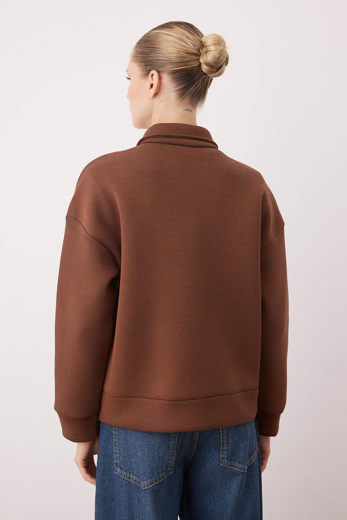 Trendyolmilla  Kahverengi Fermuarlı Polo Yaka Oversize Kalın İçi Polarlı Örme Sweatshirt TWOAW26SW00120 - Görsel 4