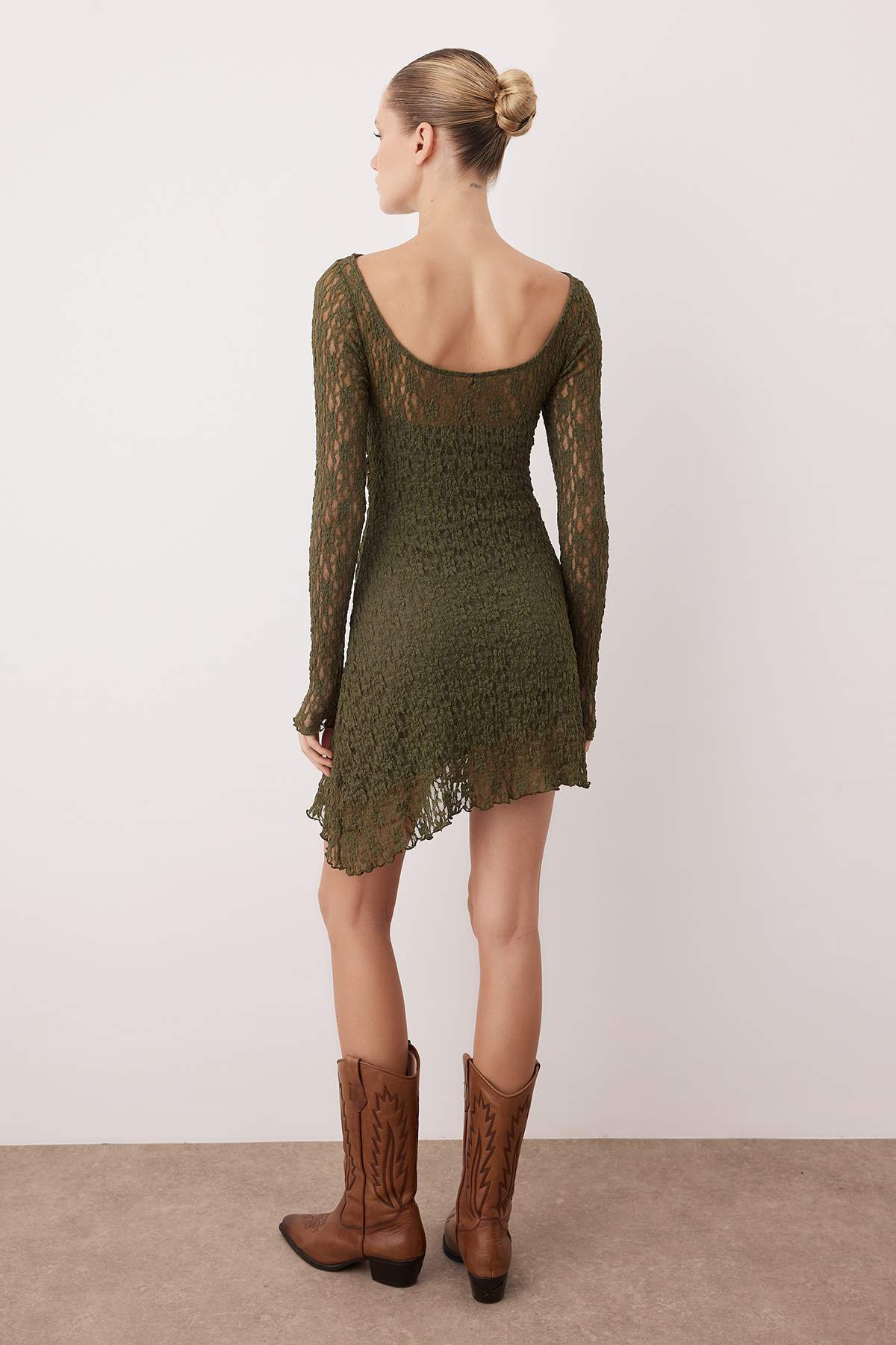 Trendyolmilla  Haki Sırt Dekolteli Asimetrik Detaylı Mini/Kısa Dantel Esnek Örme Elbise TWOSS25EL00903 - Görsel 4