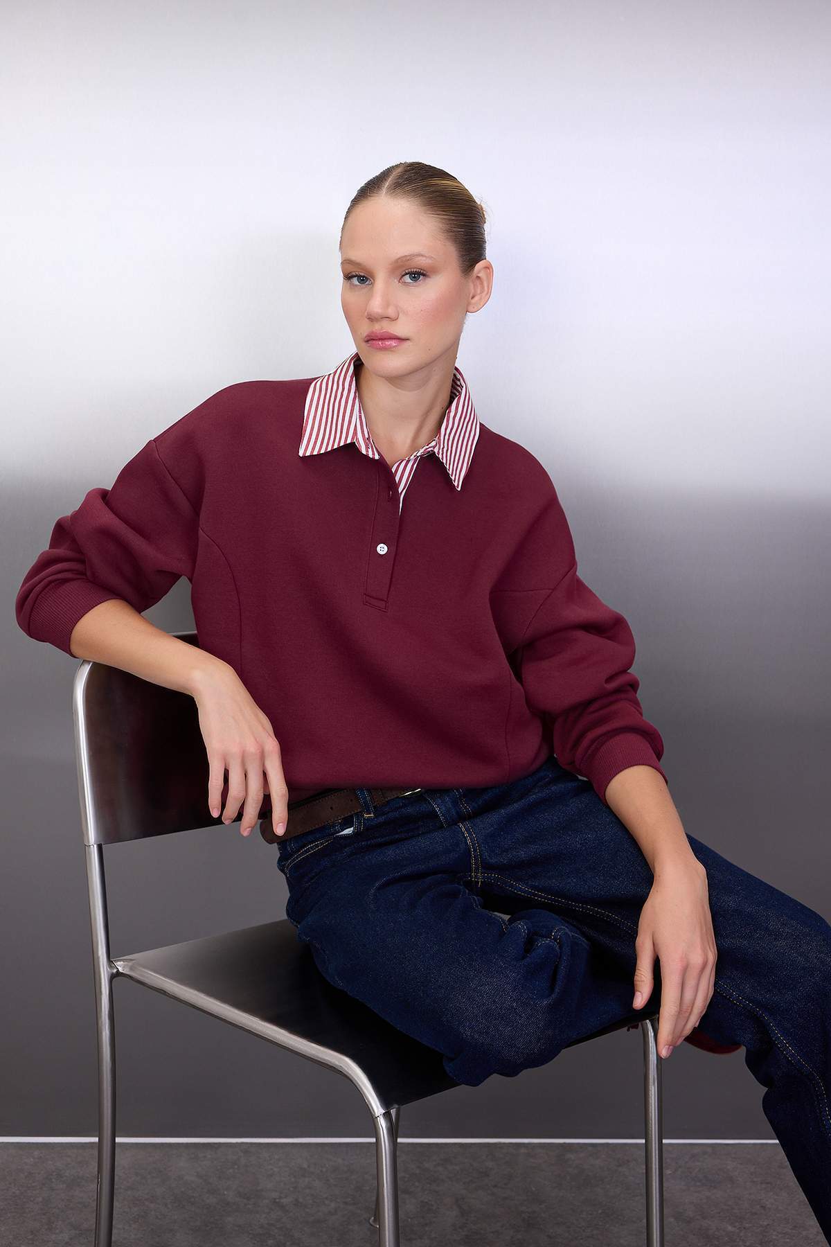 Trendyol Collection Burgunderrotes, gewebtes Garni-Sweatshirt mit detailliert...