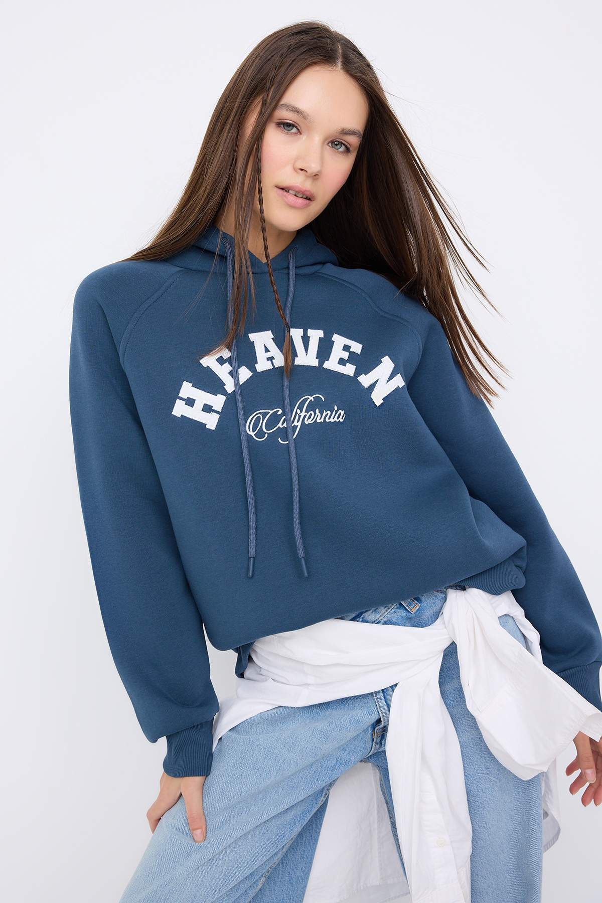 Trendyolmilla  Teen Petrol Slogan Nakışlı Oversize/Geniş Kalıp Kapüşonlu Örme Sweatshirt TWOAW26SW00175