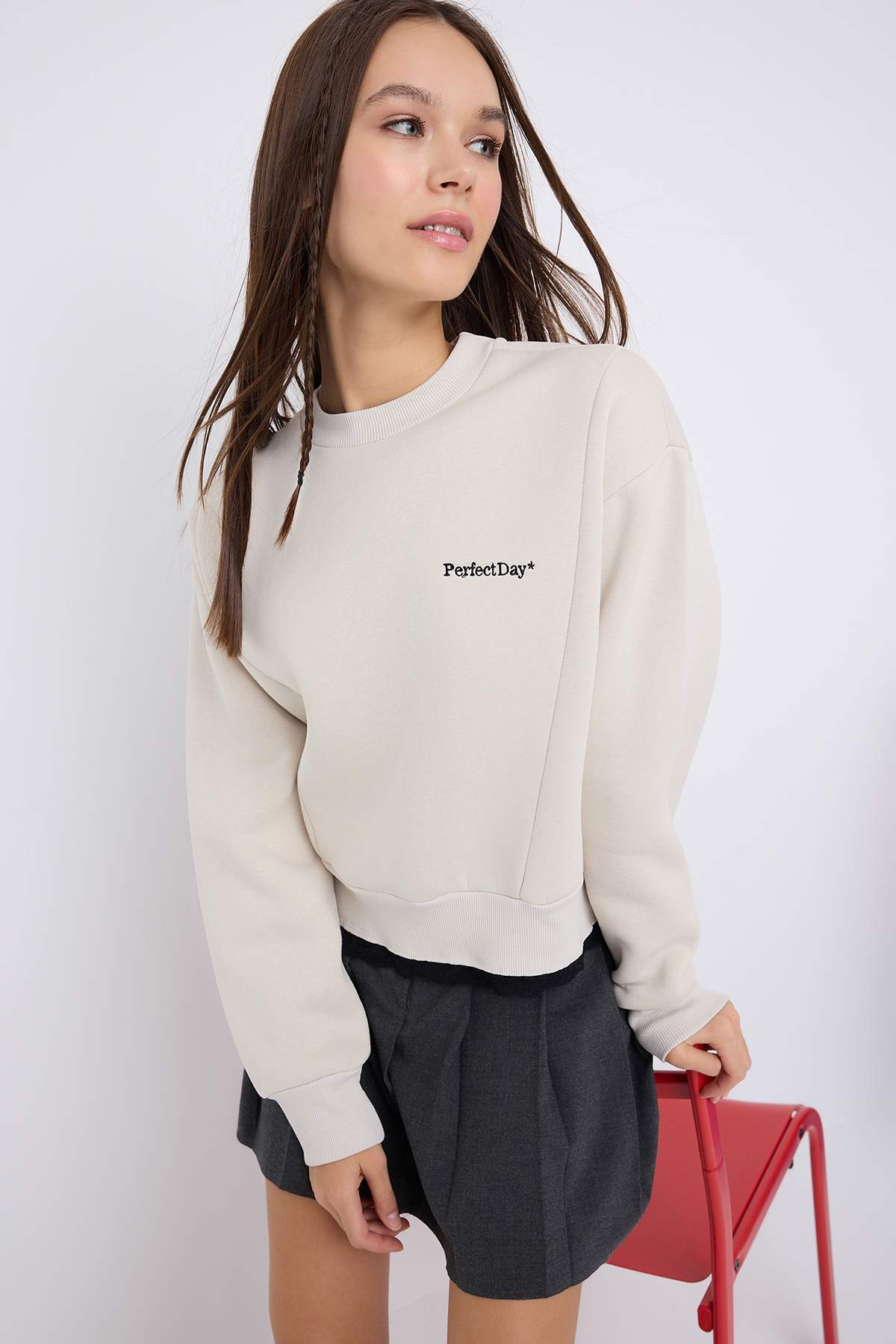 Trendyolmilla  Teen Taş Regular Dantel Detaylı Slogan Nakışlı Kalın İçi Polarlı Örme Sweatshirt TWOAW26SW00153