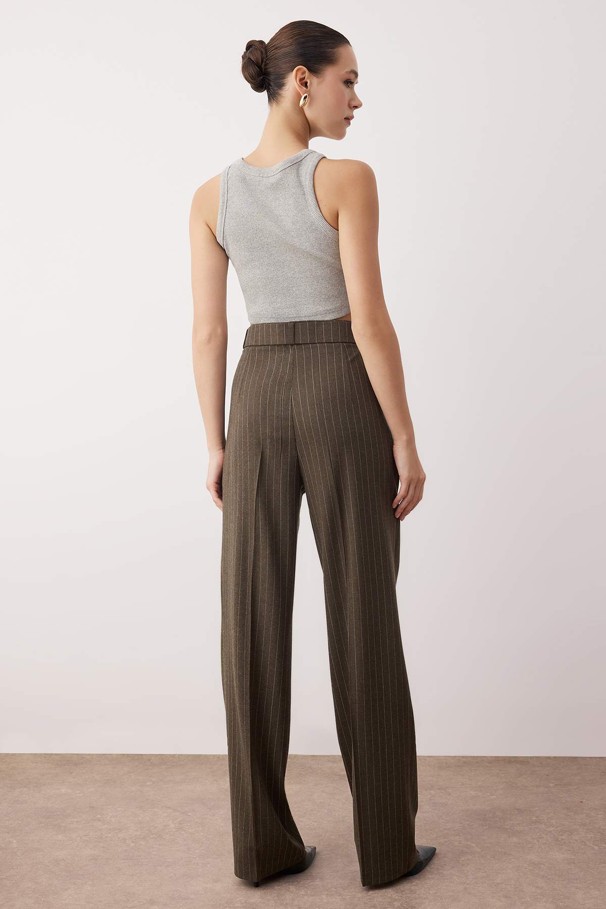 Trendyolmilla  Haki Kemerli Çizgili Dokuma Geniş Paça Pantolon TWOAW26PL00083 - Görsel 4